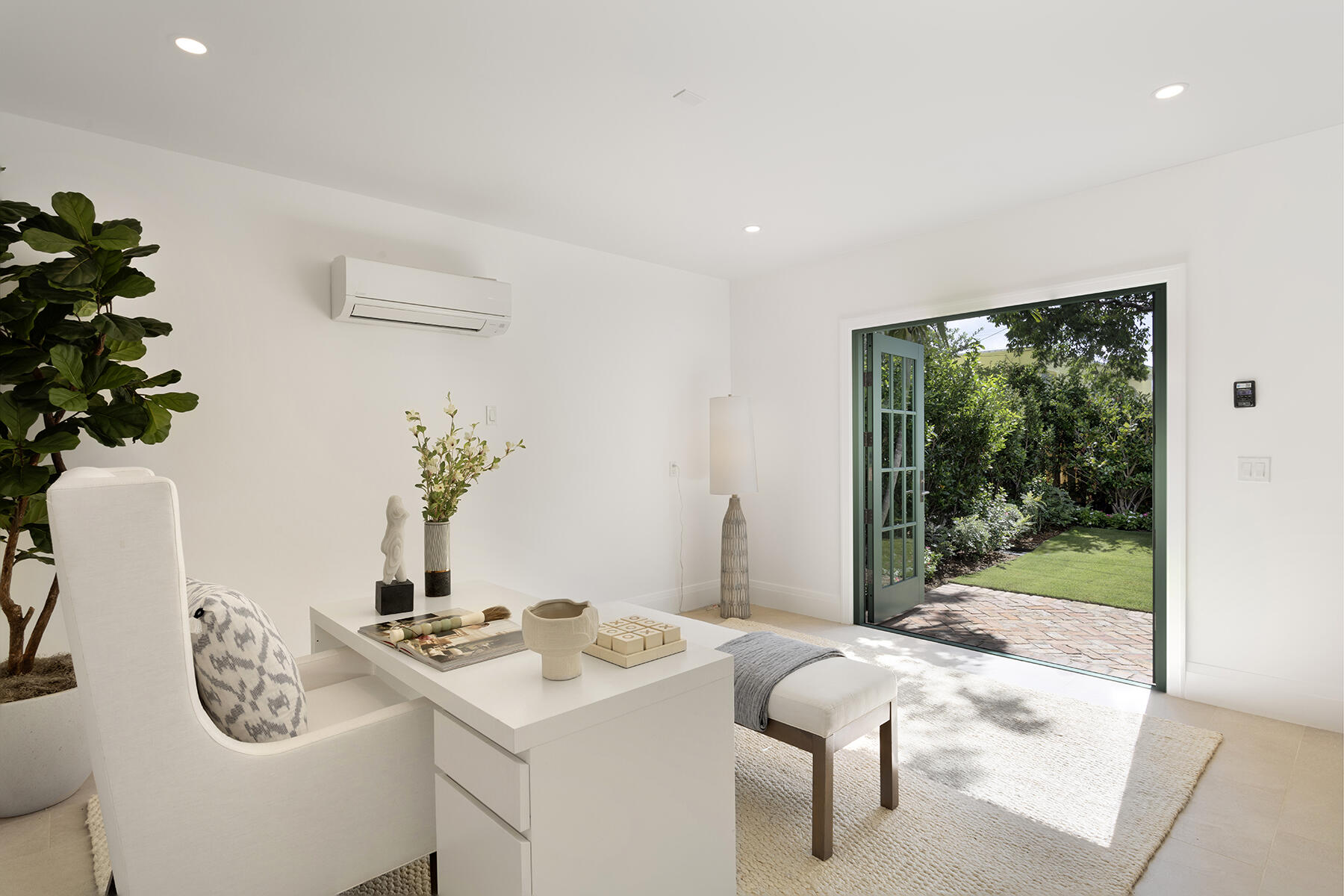 JEANETTE COURT - Residential