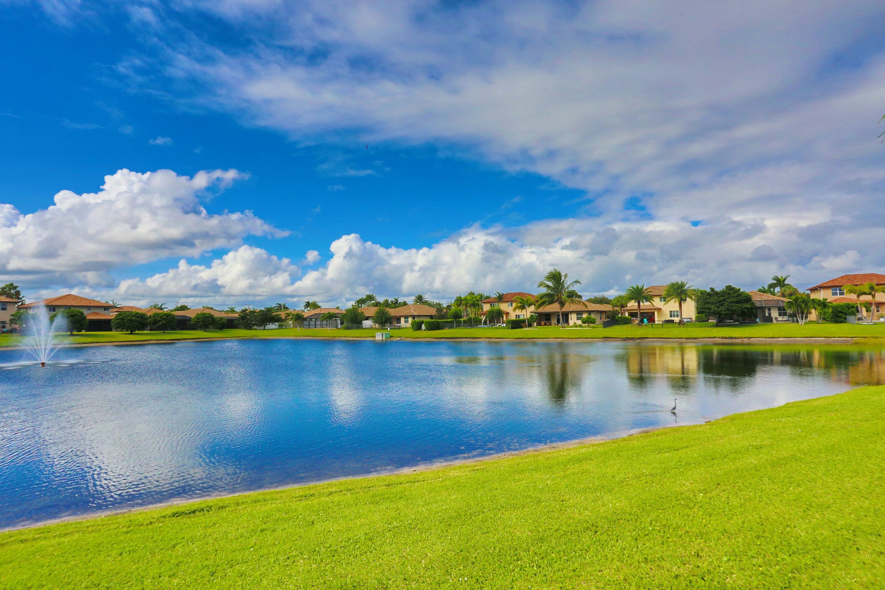 VISTA LAGO - Residential