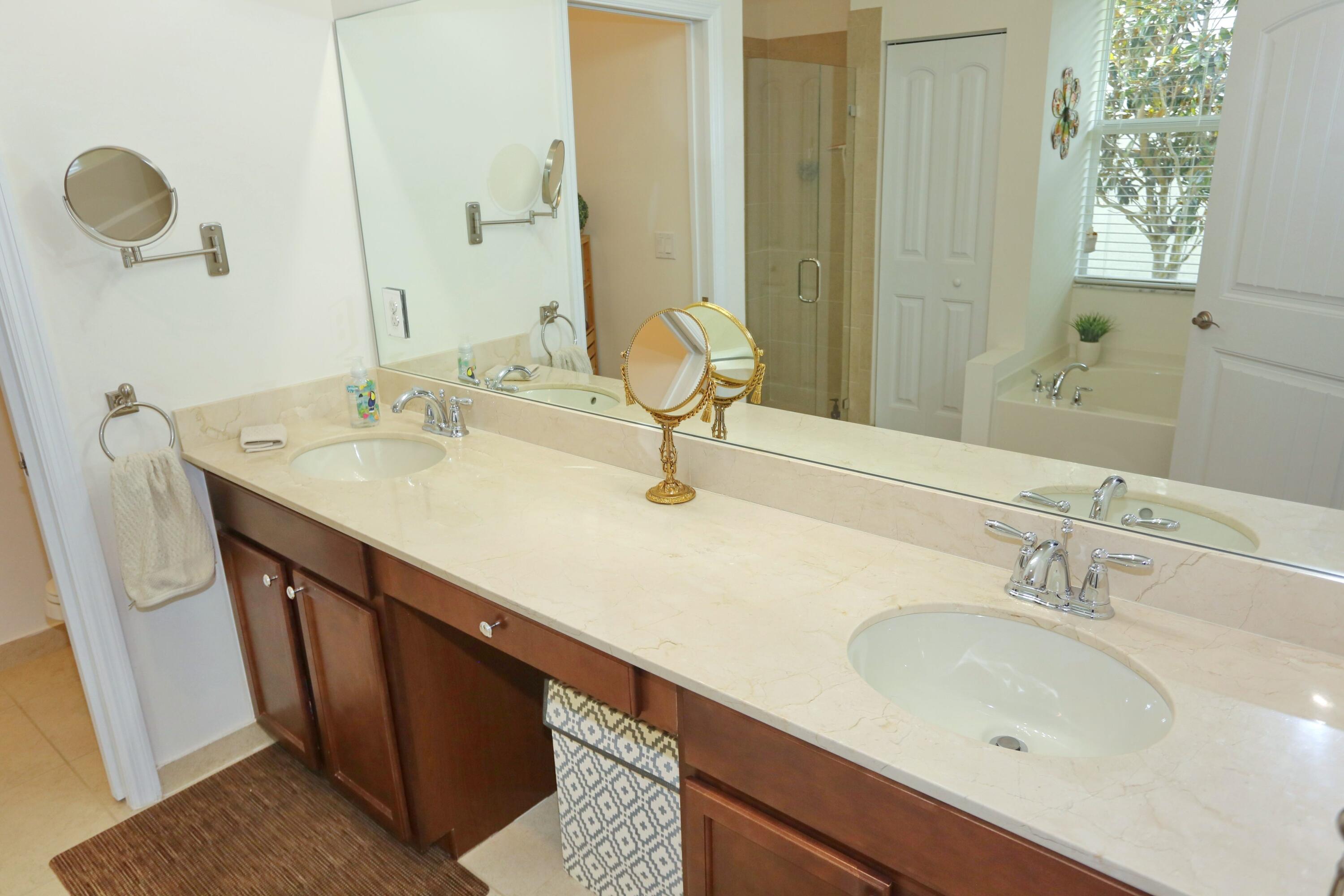 VISTA LAGO - Residential