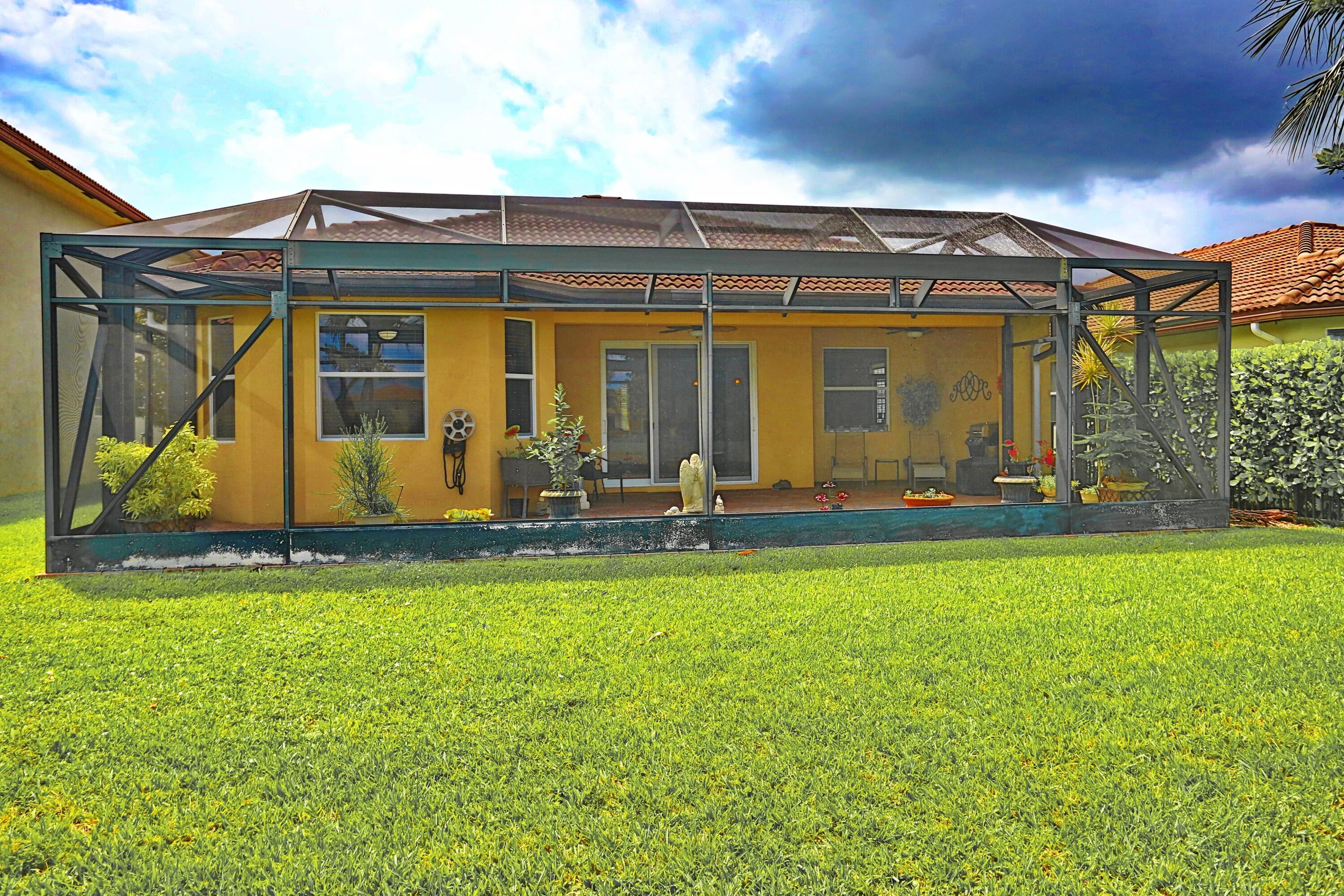 VISTA LAGO - Residential