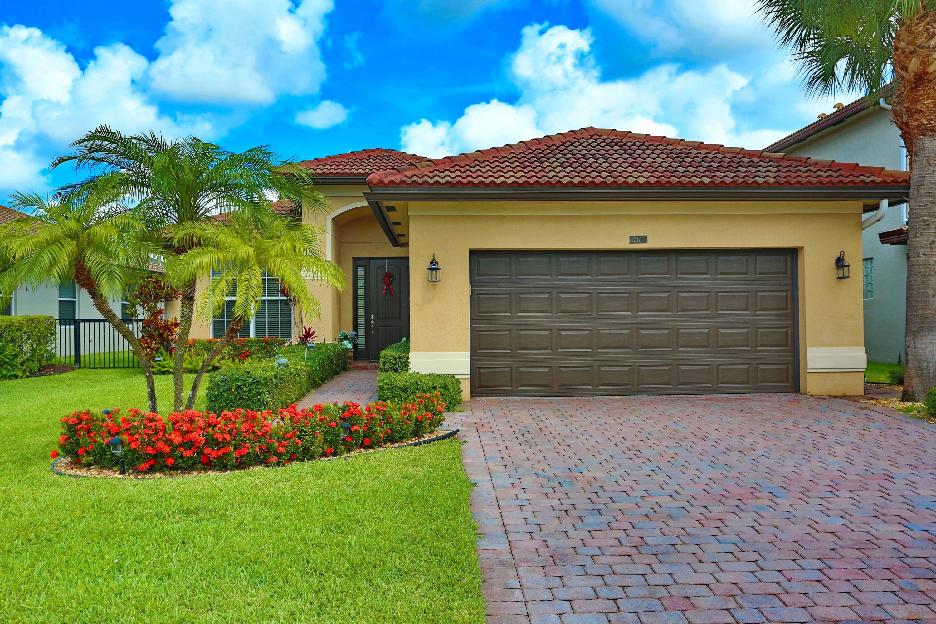 VISTA LAGO - Residential