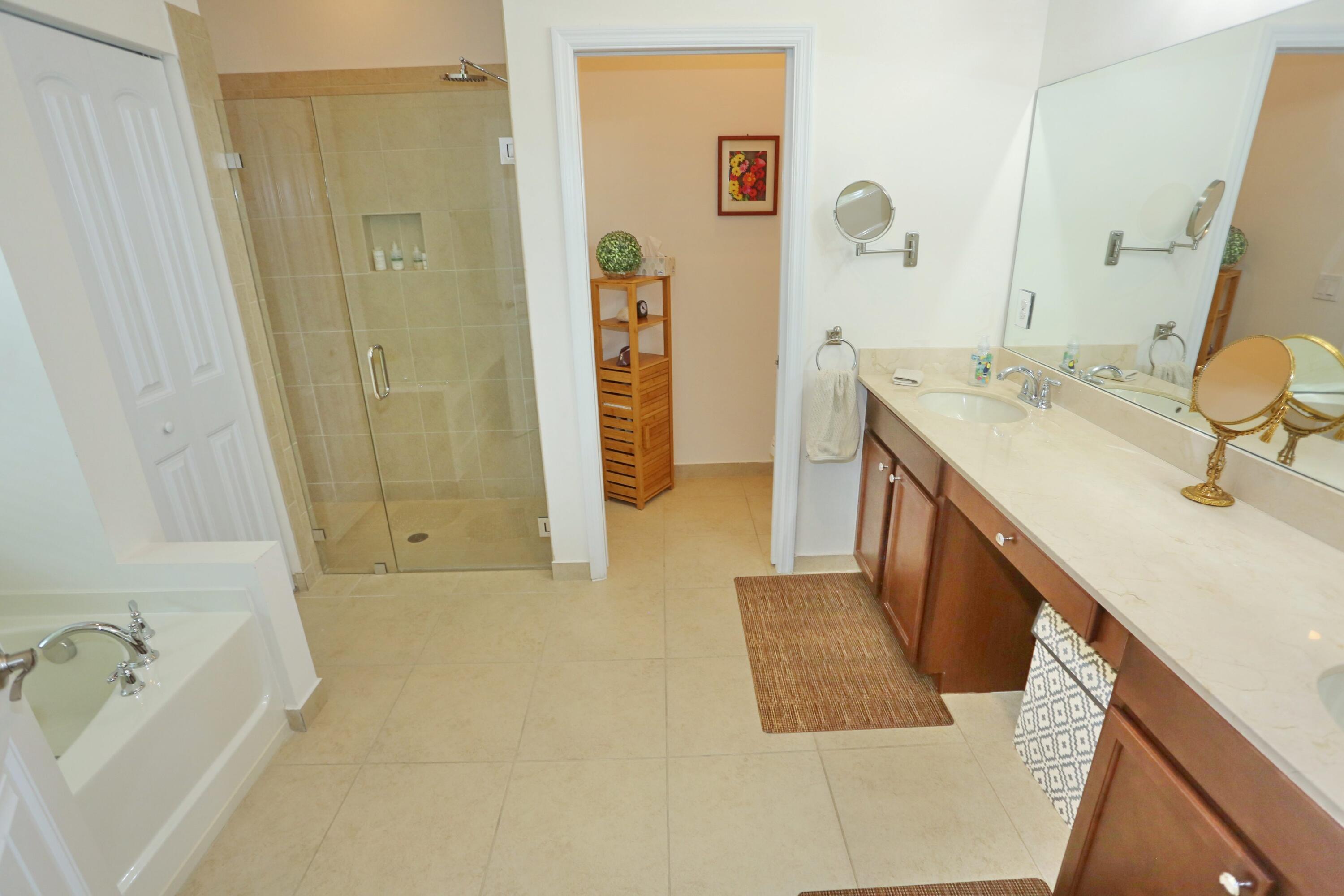 VISTA LAGO - Residential