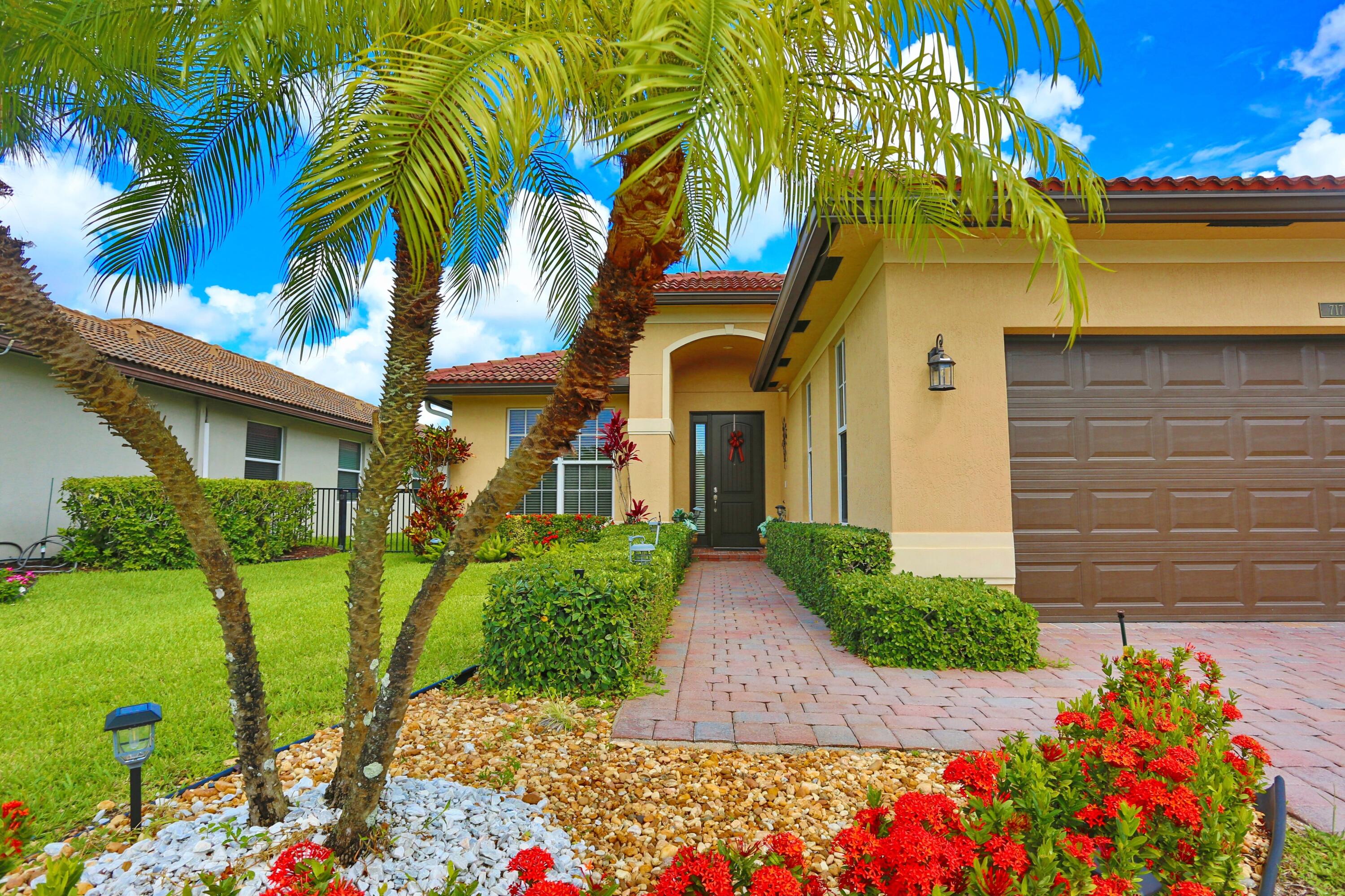 VISTA LAGO - Residential