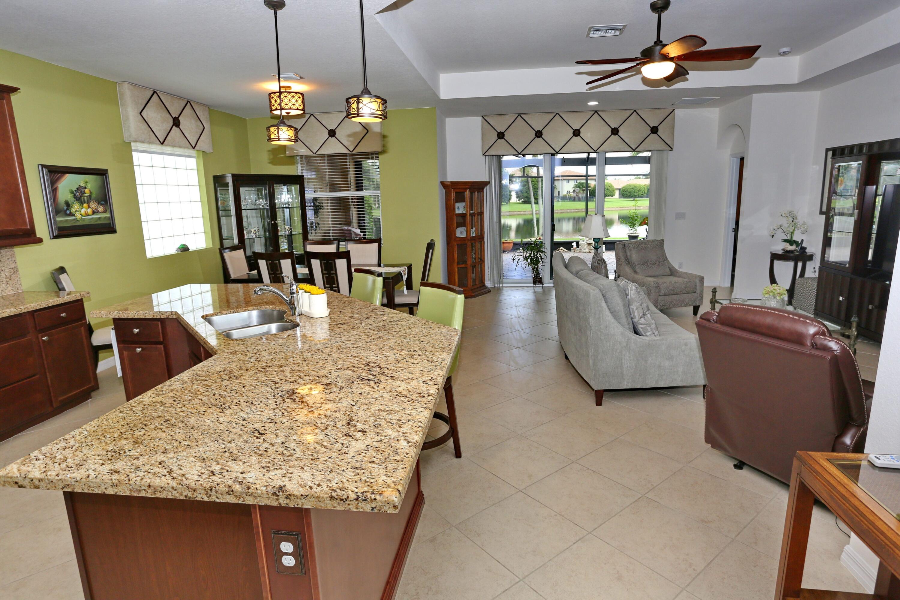 VISTA LAGO - Residential