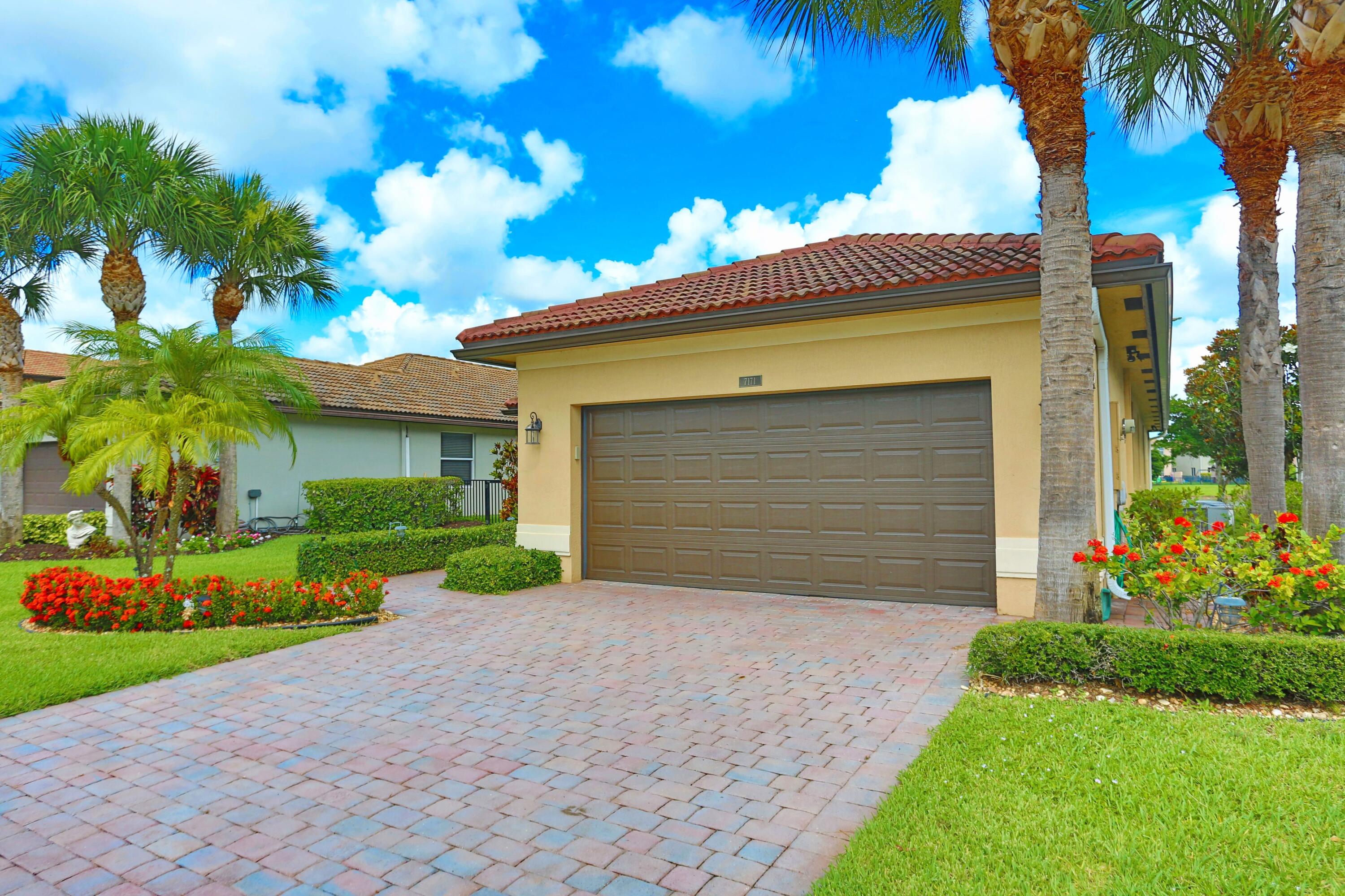 VISTA LAGO - Residential