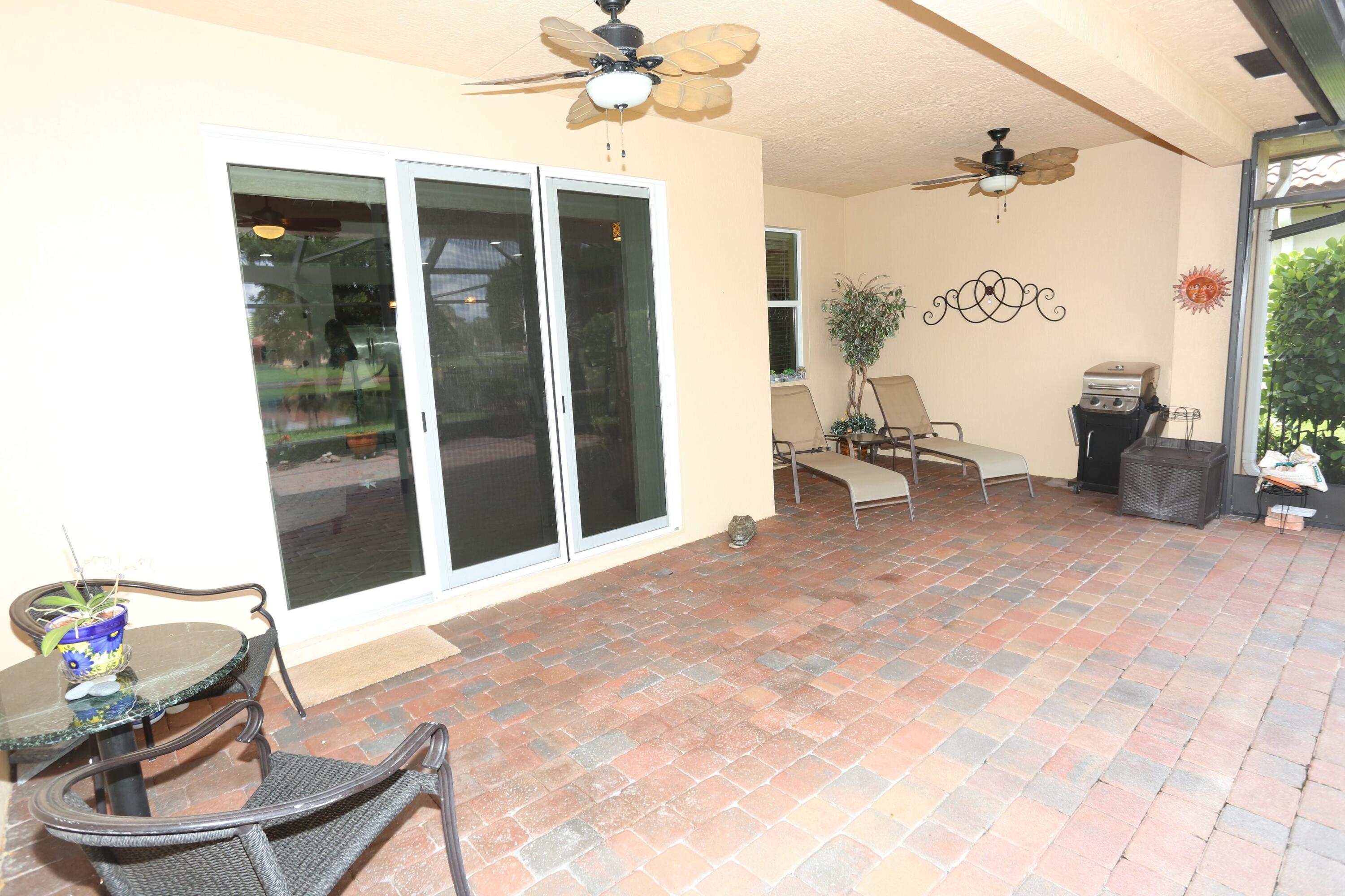 VISTA LAGO - Residential