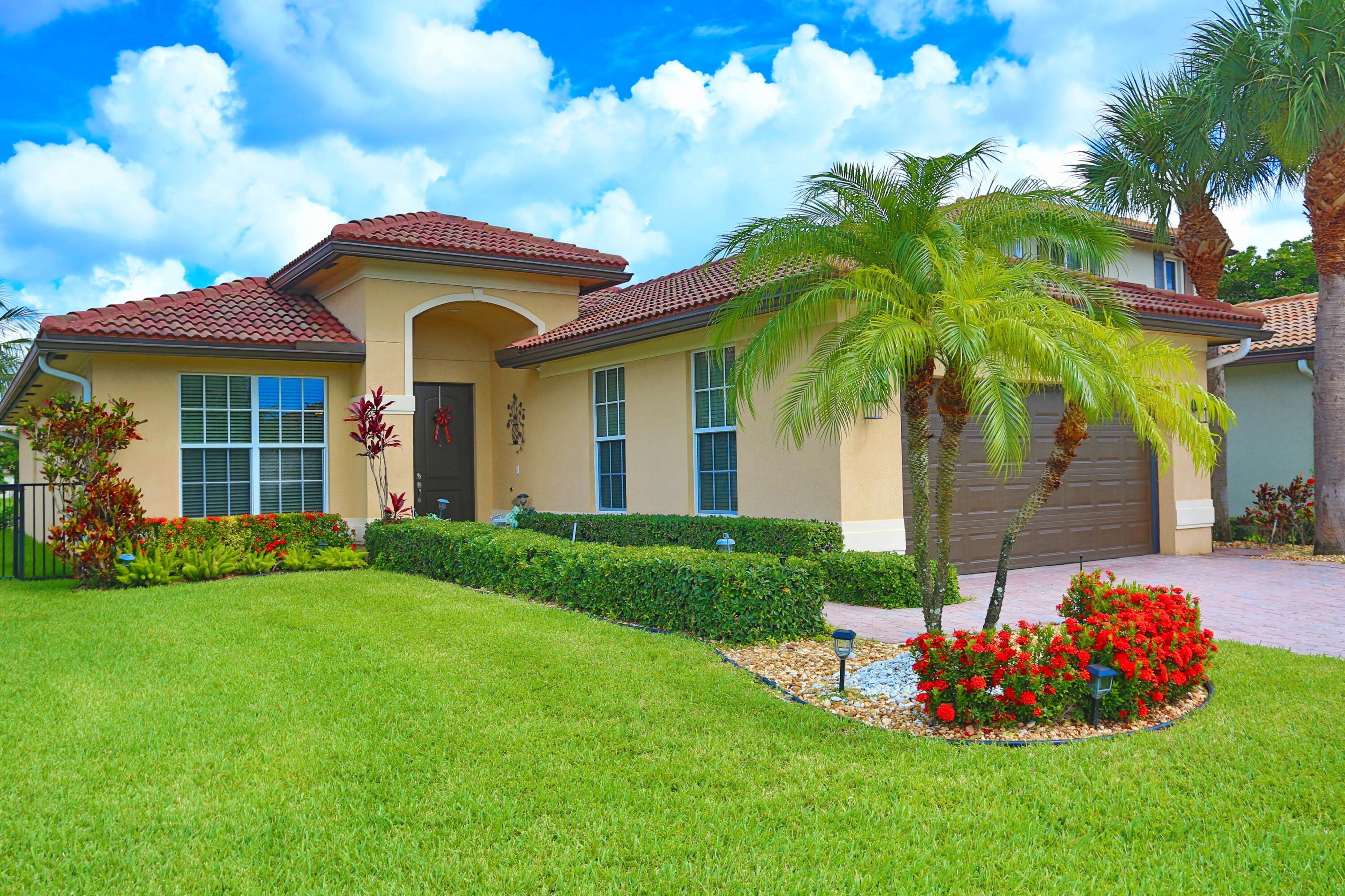 VISTA LAGO - Residential