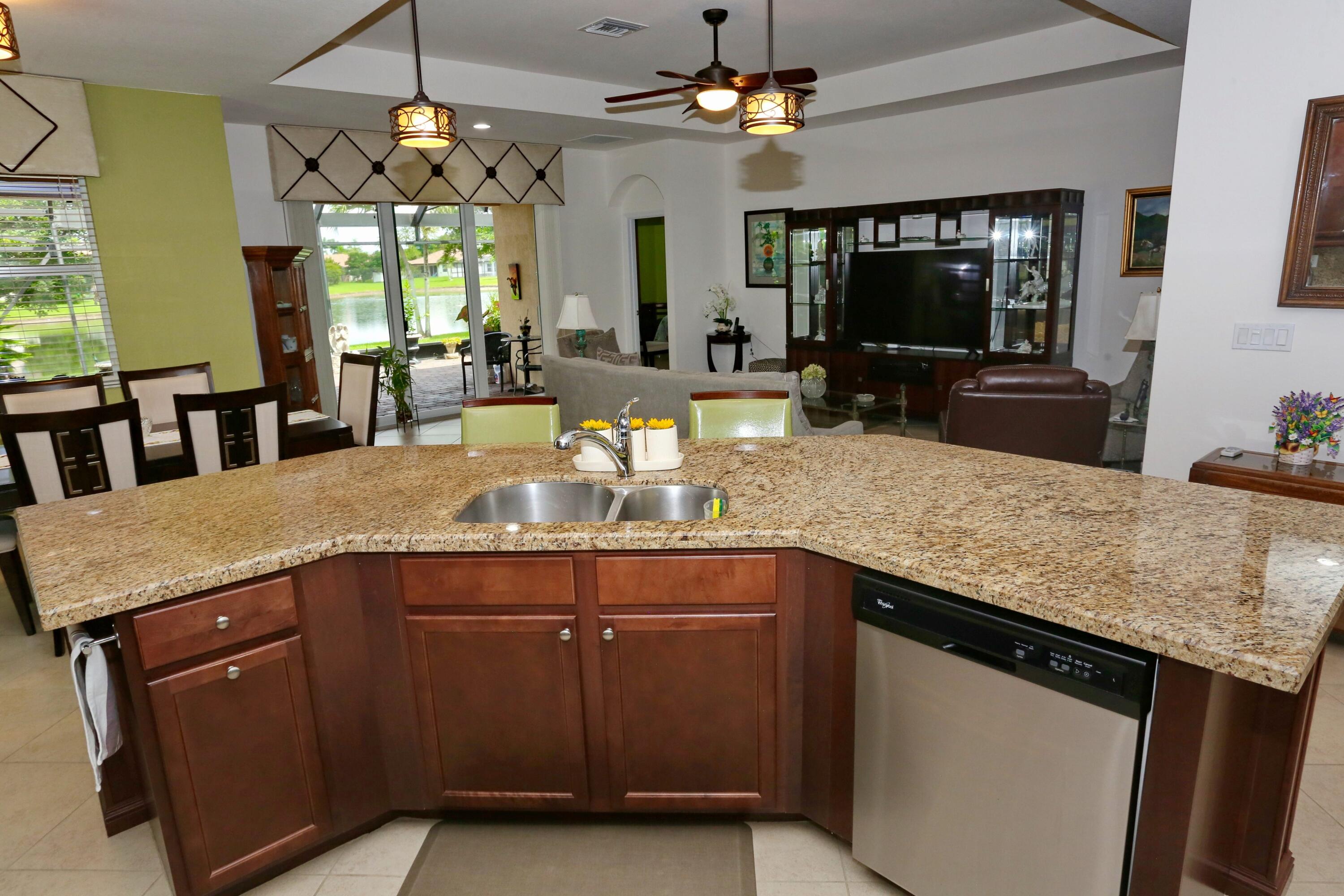 VISTA LAGO - Residential