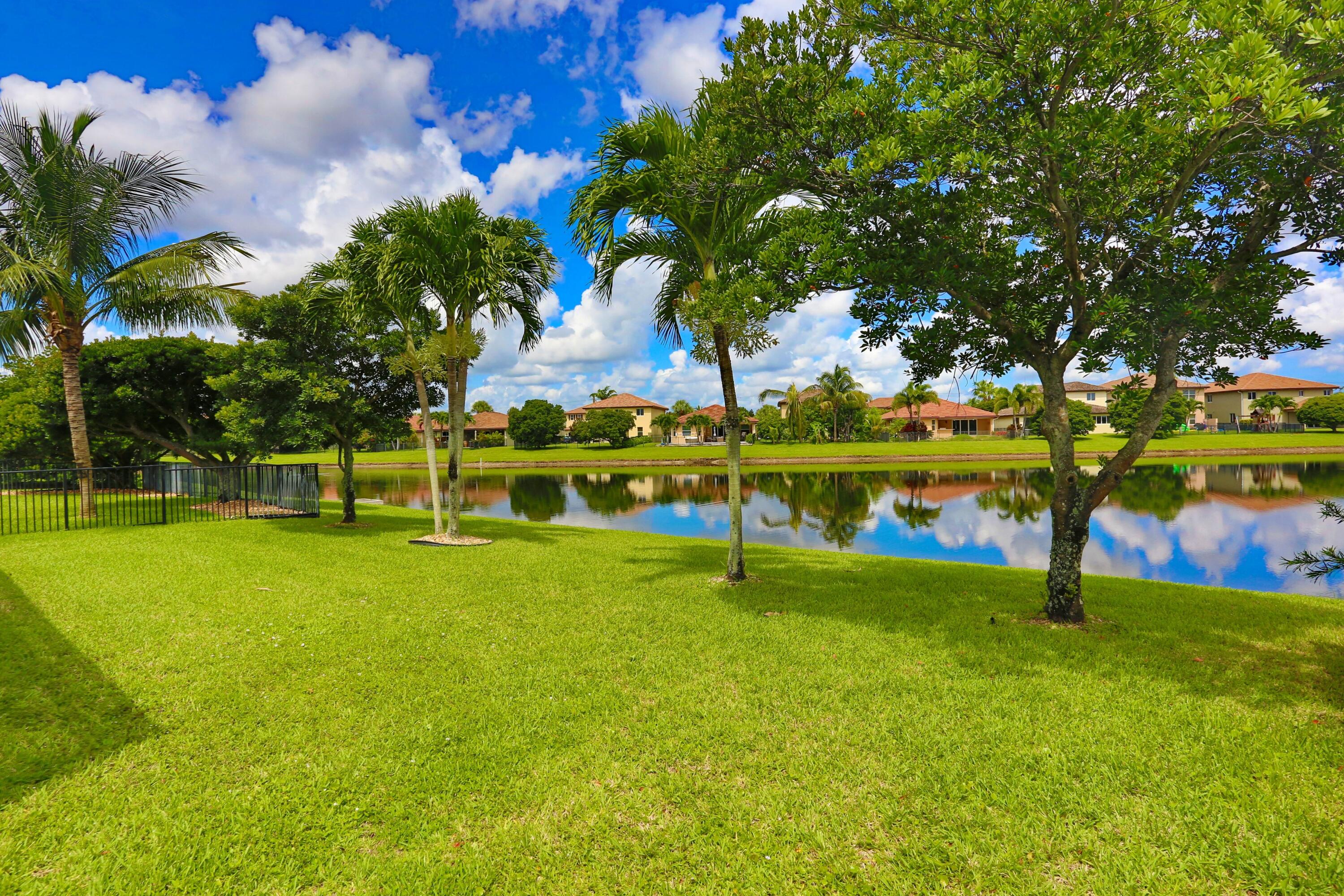 VISTA LAGO - Residential