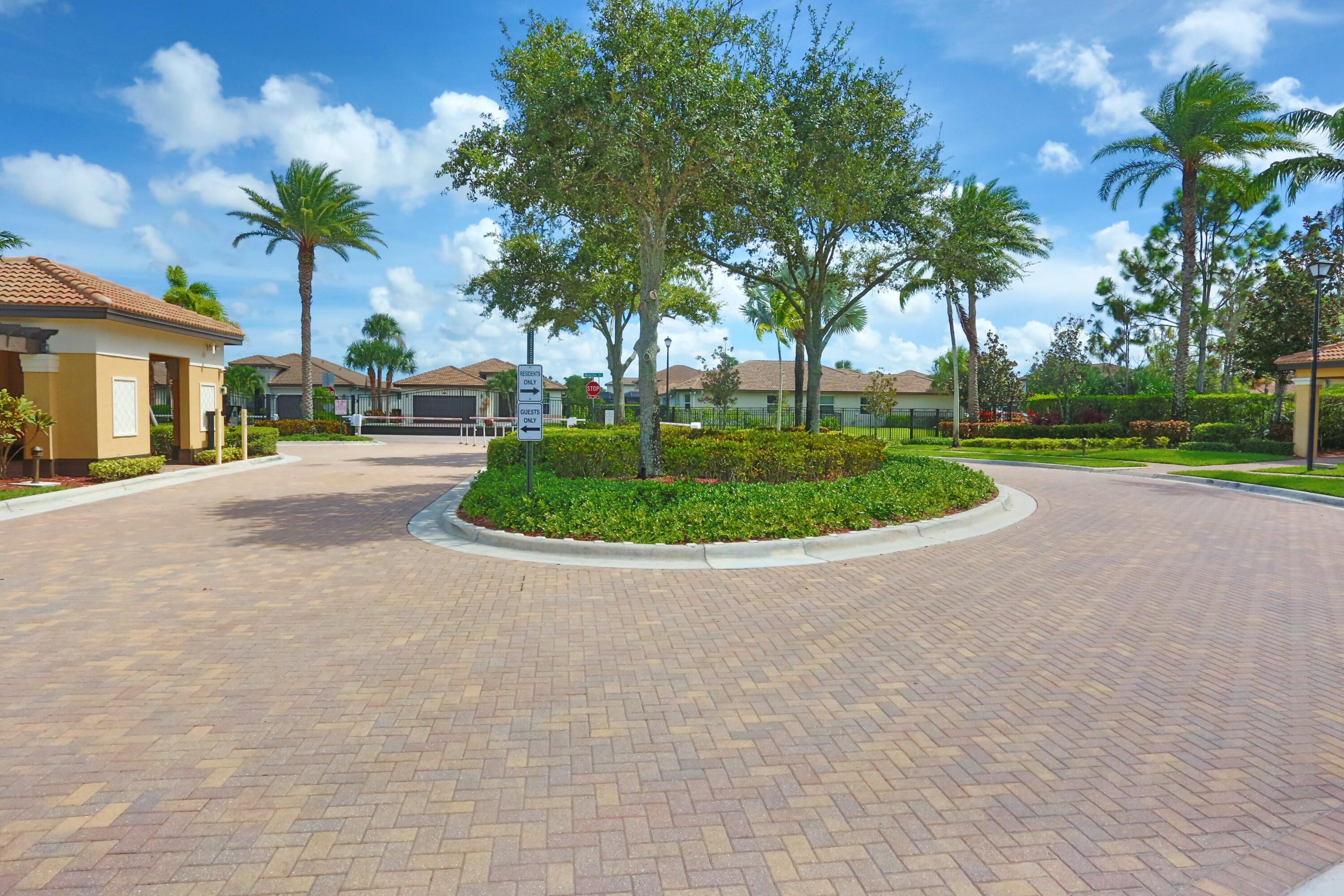 VISTA LAGO - Residential