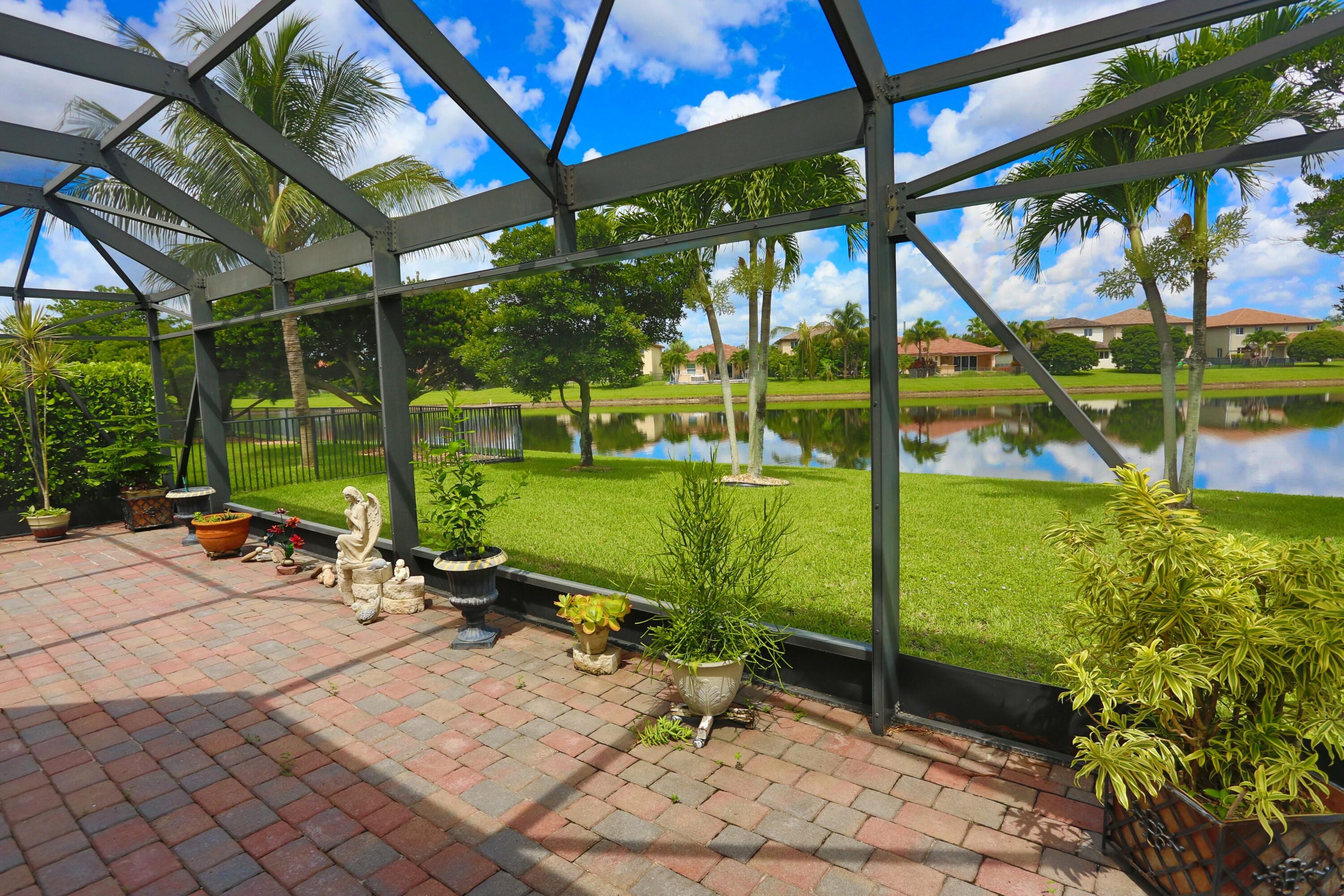 VISTA LAGO - Residential