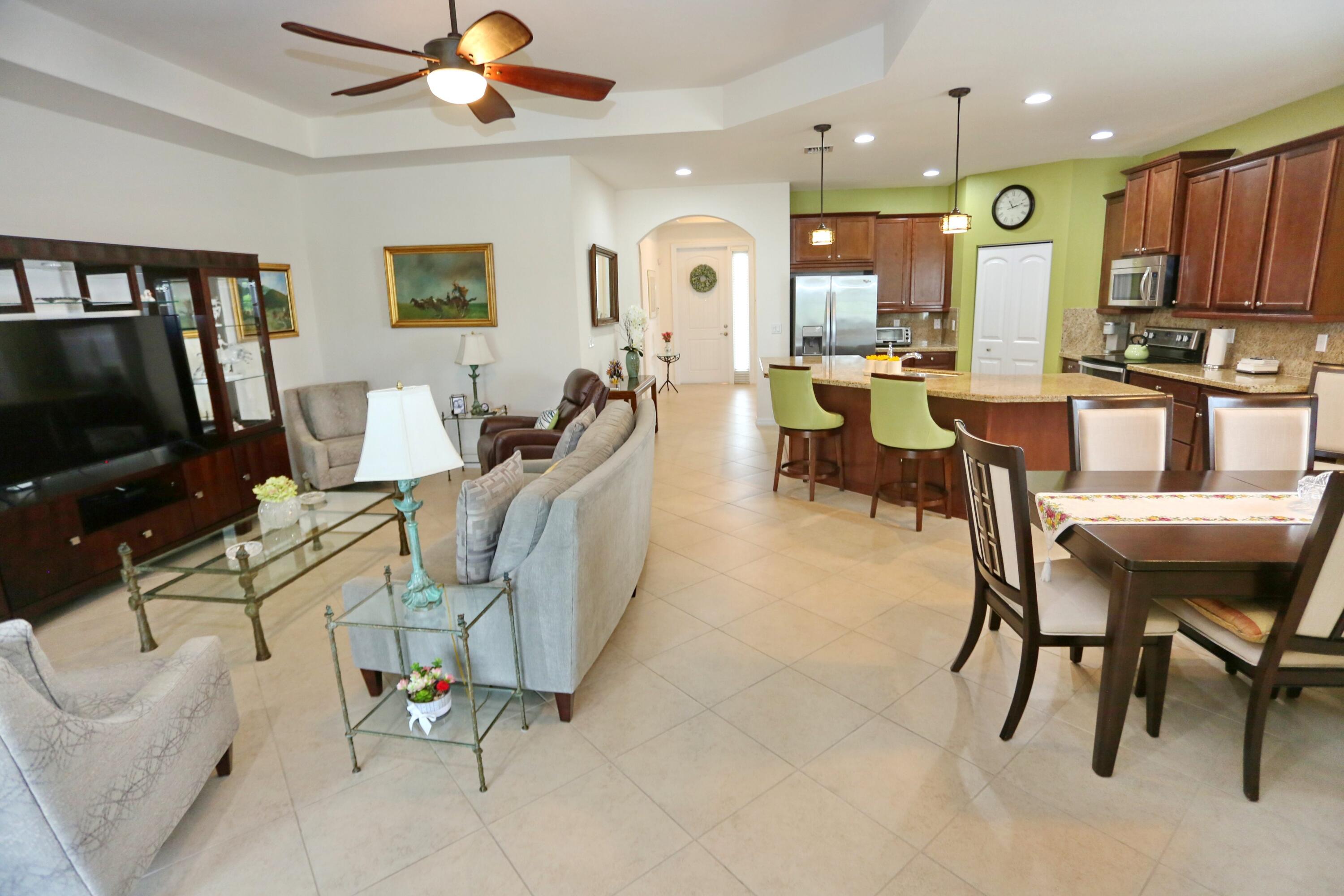 VISTA LAGO - Residential