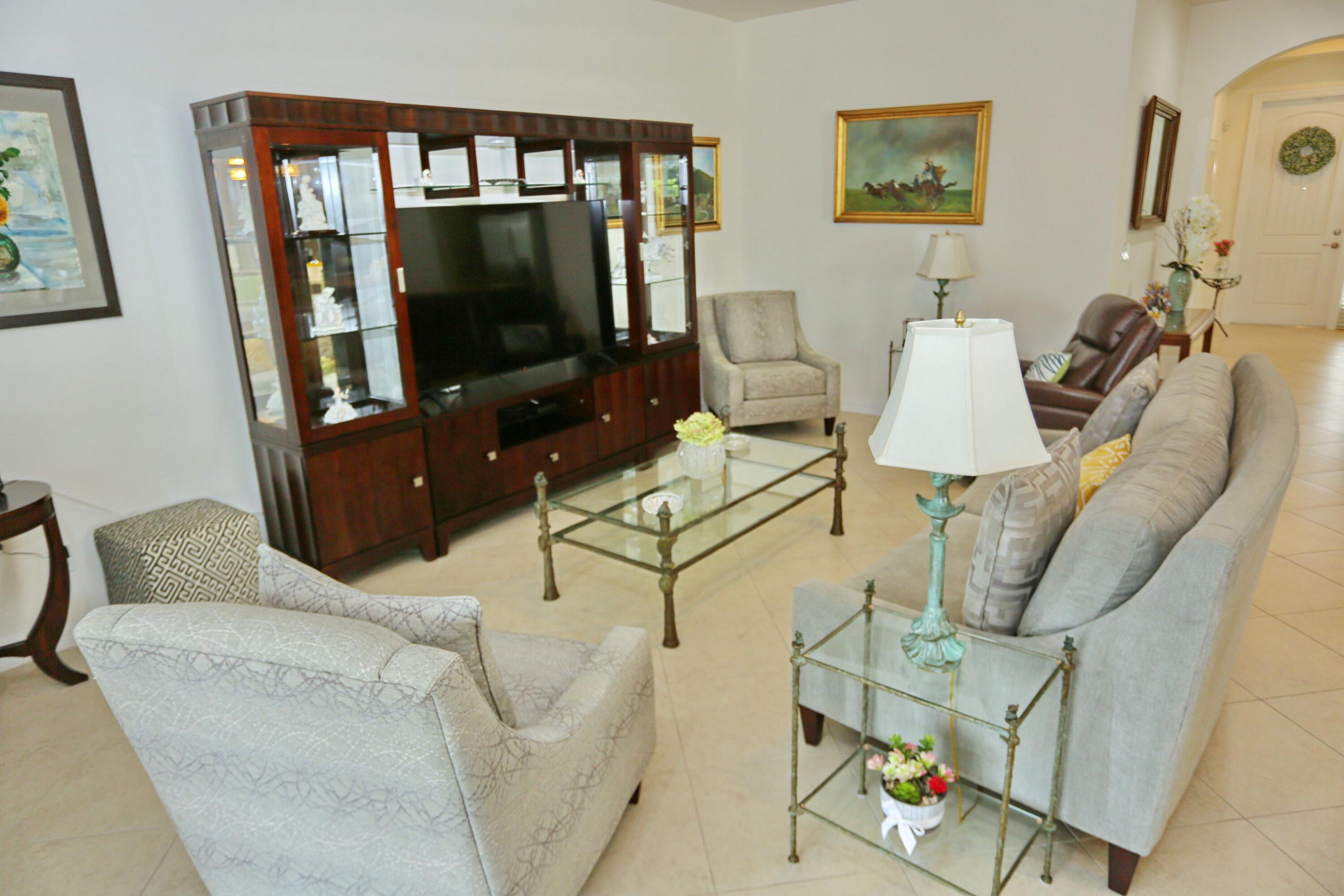 VISTA LAGO - Residential