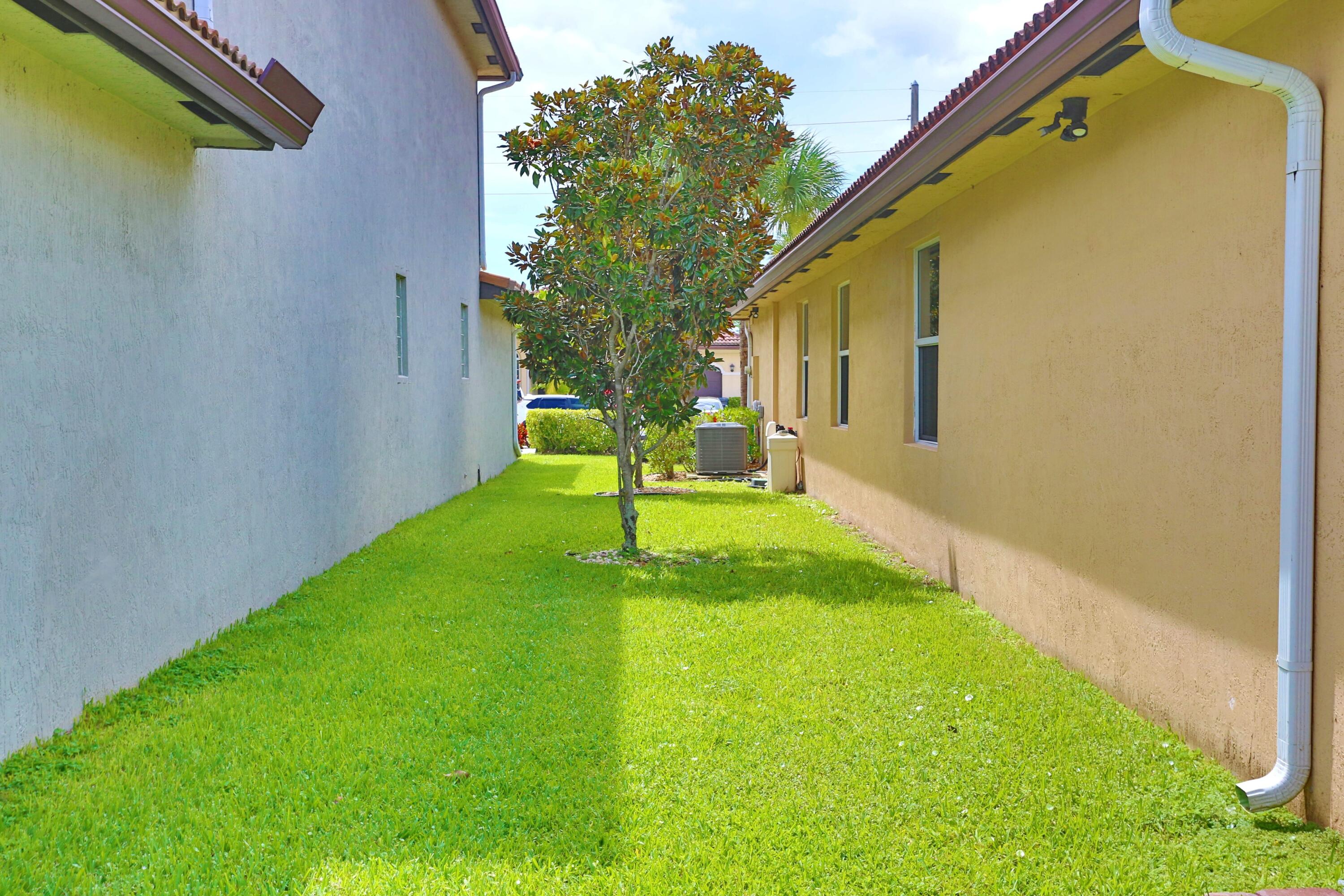 VISTA LAGO - Residential
