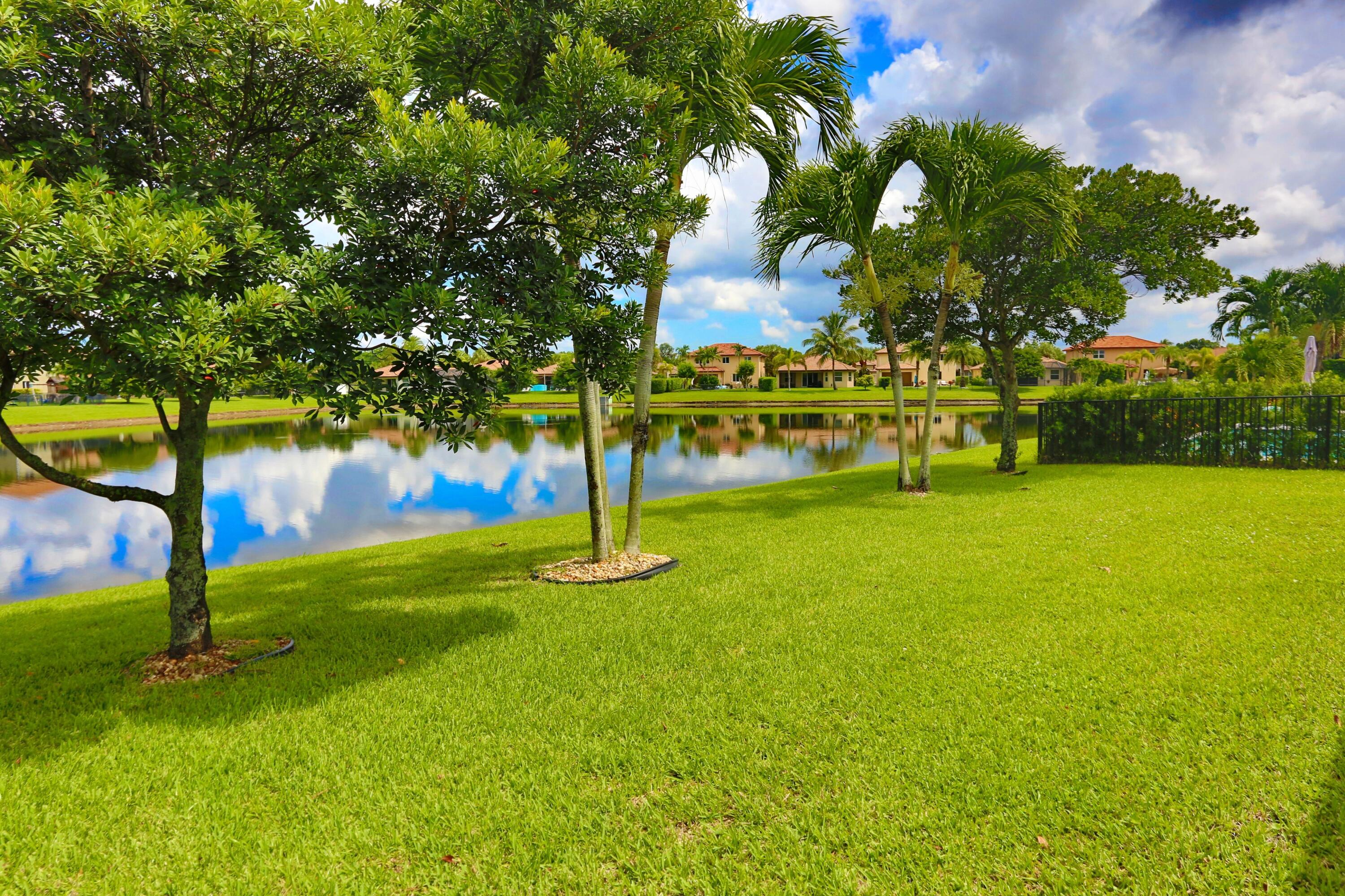 VISTA LAGO - Residential