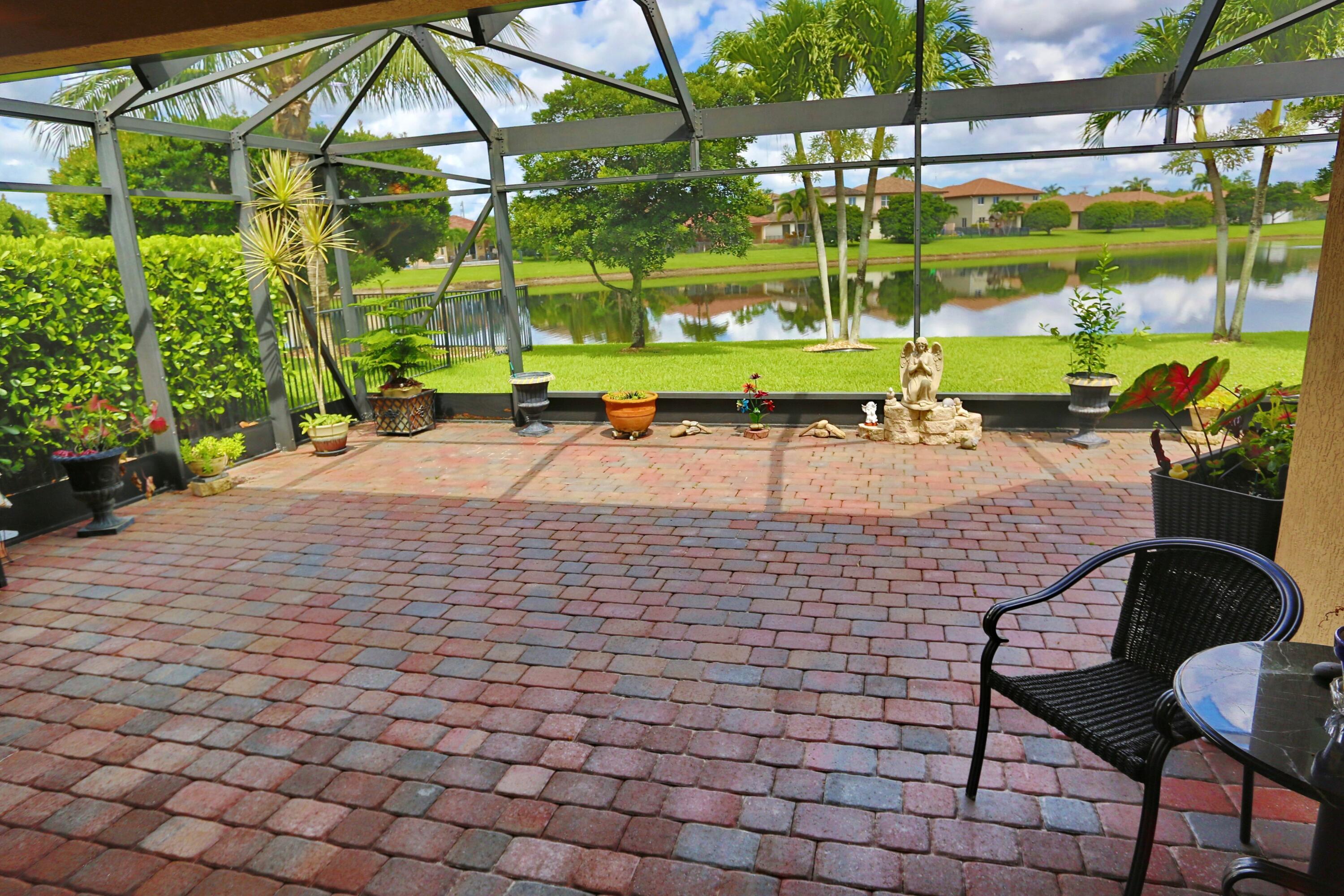 VISTA LAGO - Residential