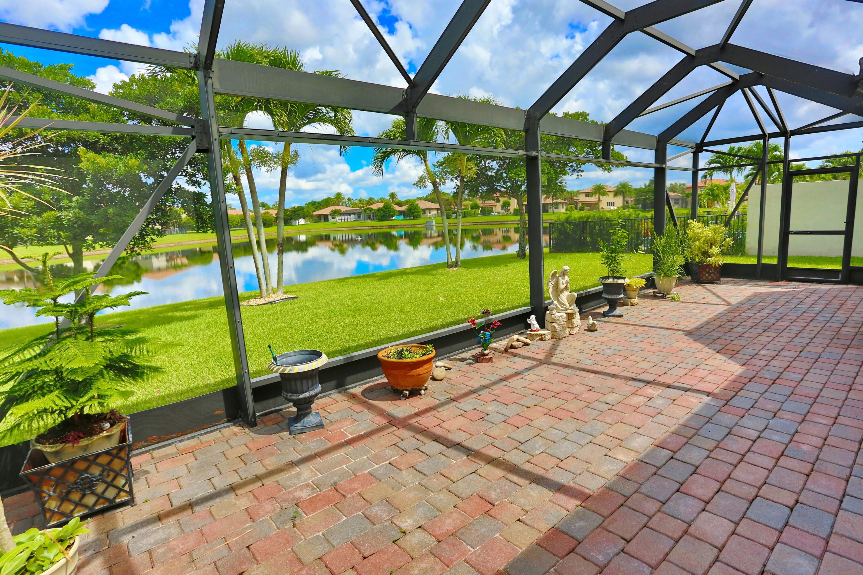 VISTA LAGO - Residential