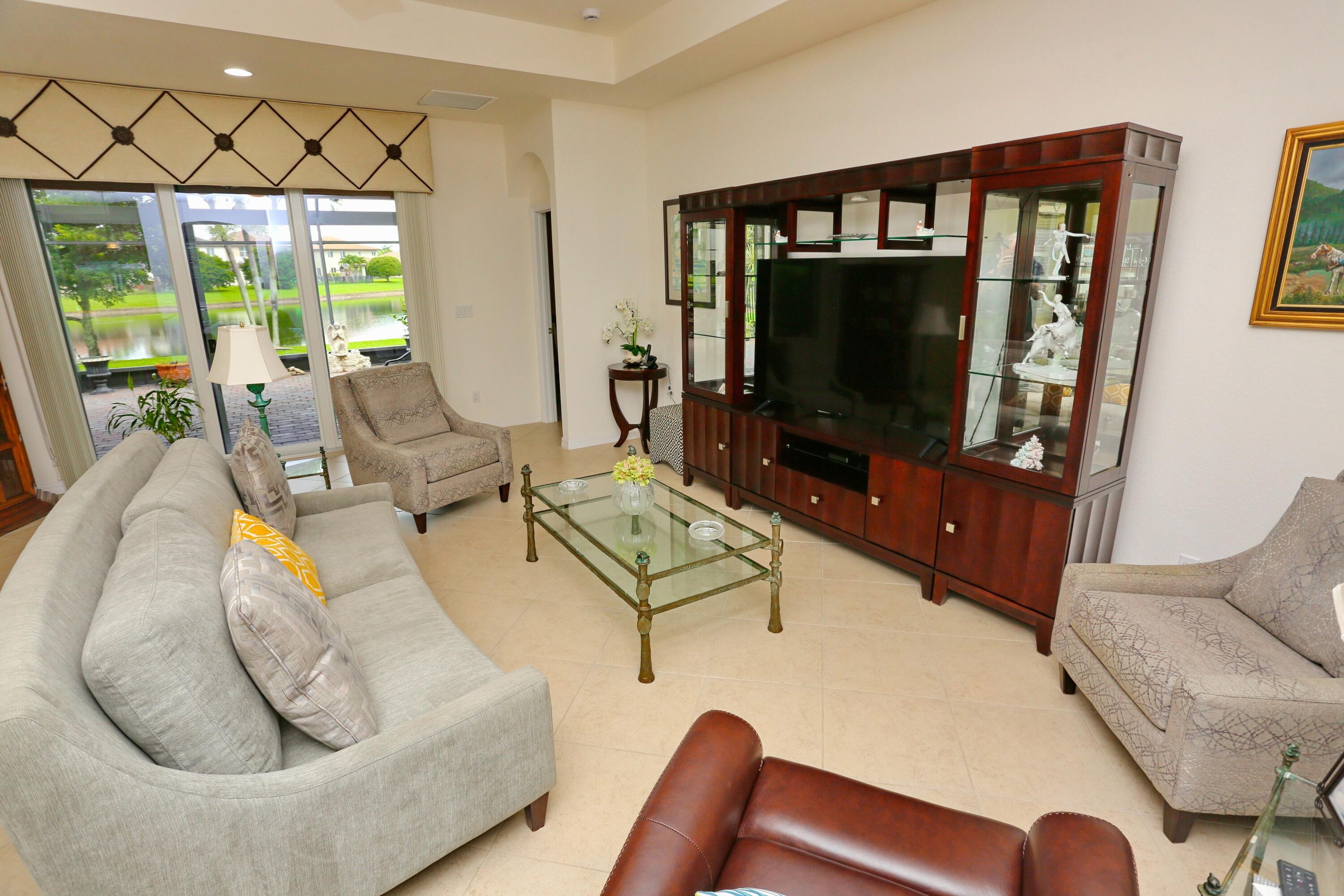 VISTA LAGO - Residential