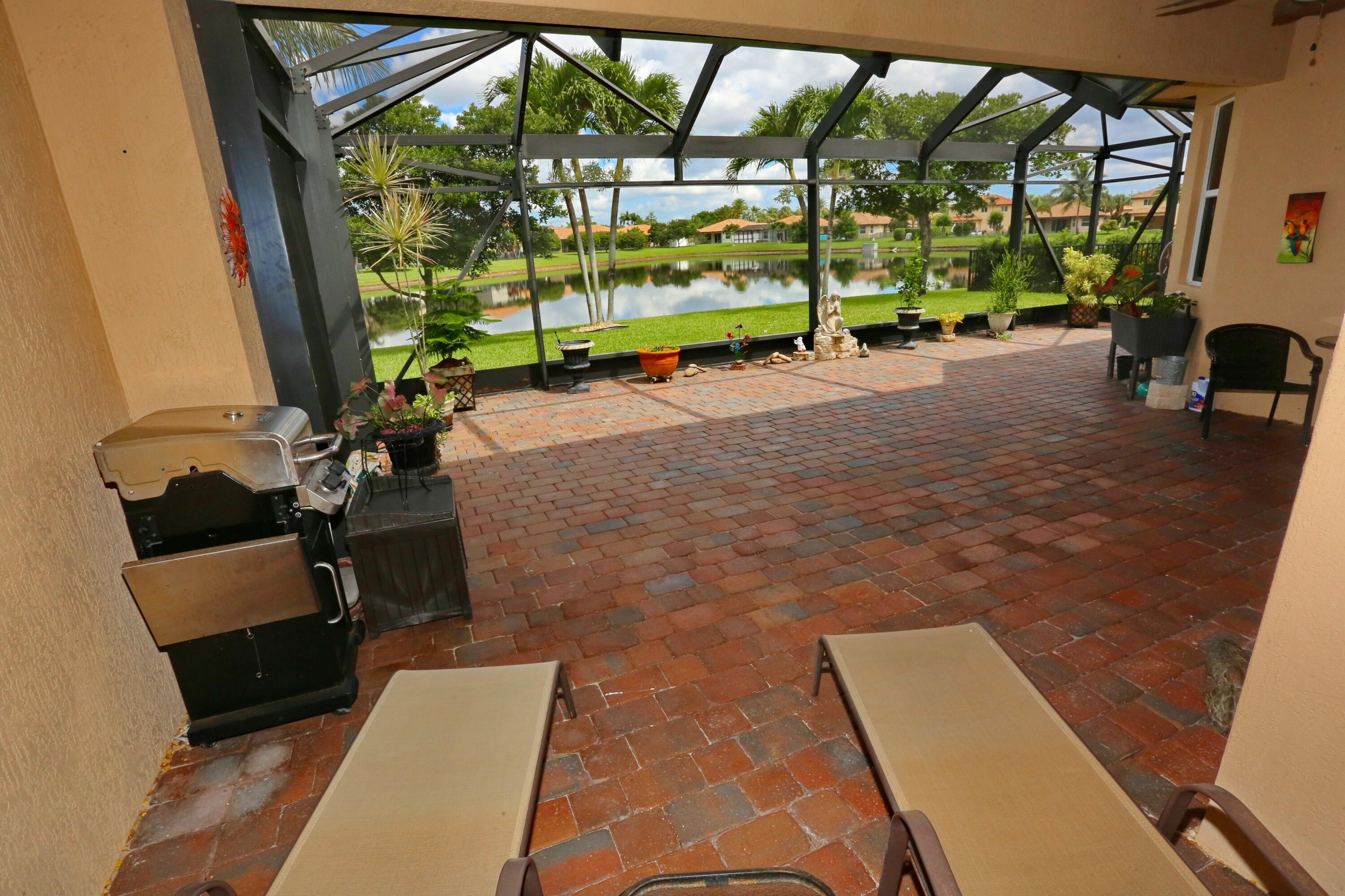 VISTA LAGO - Residential