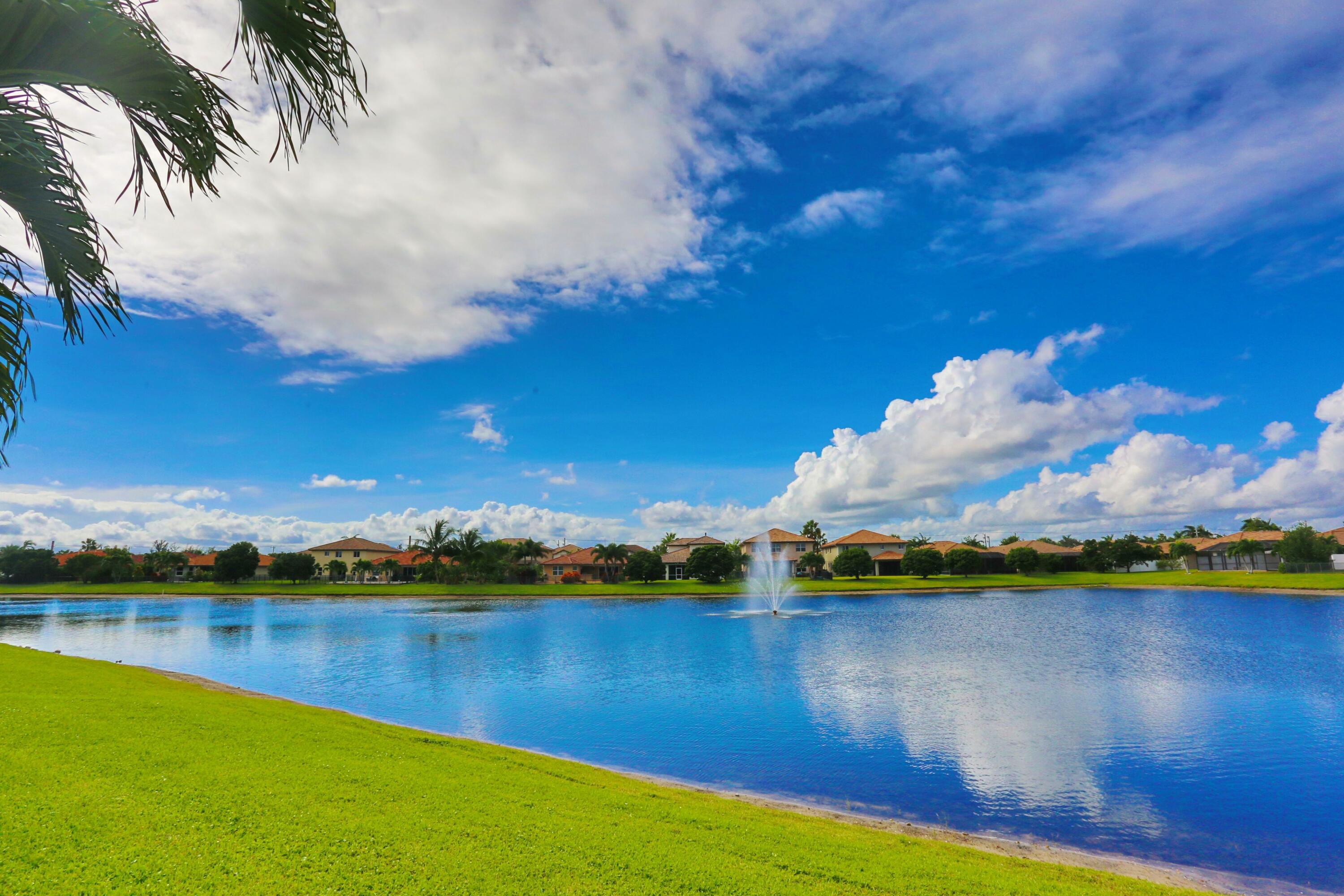 VISTA LAGO - Residential