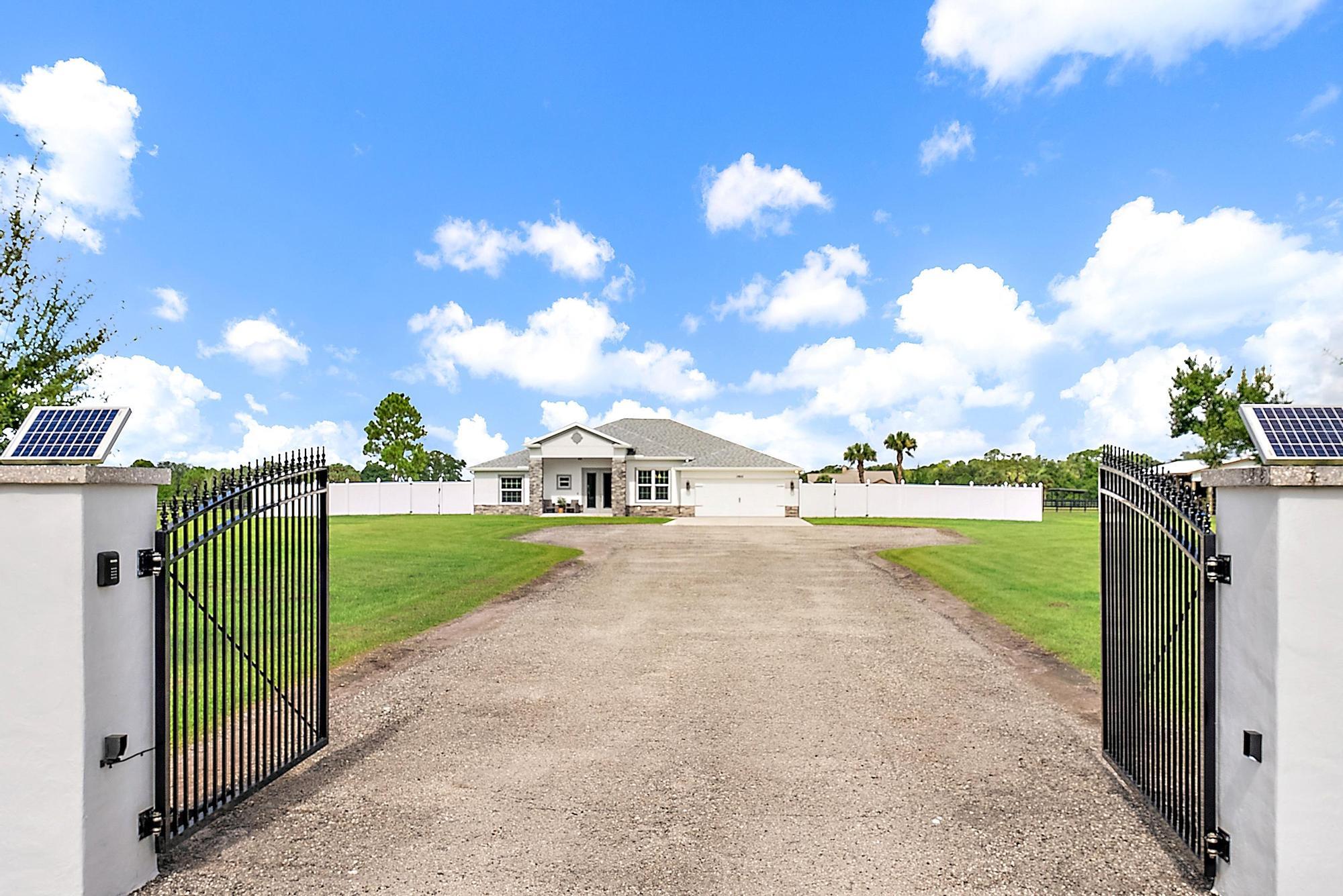 BRIDLEWOOD RANCHES - Residential