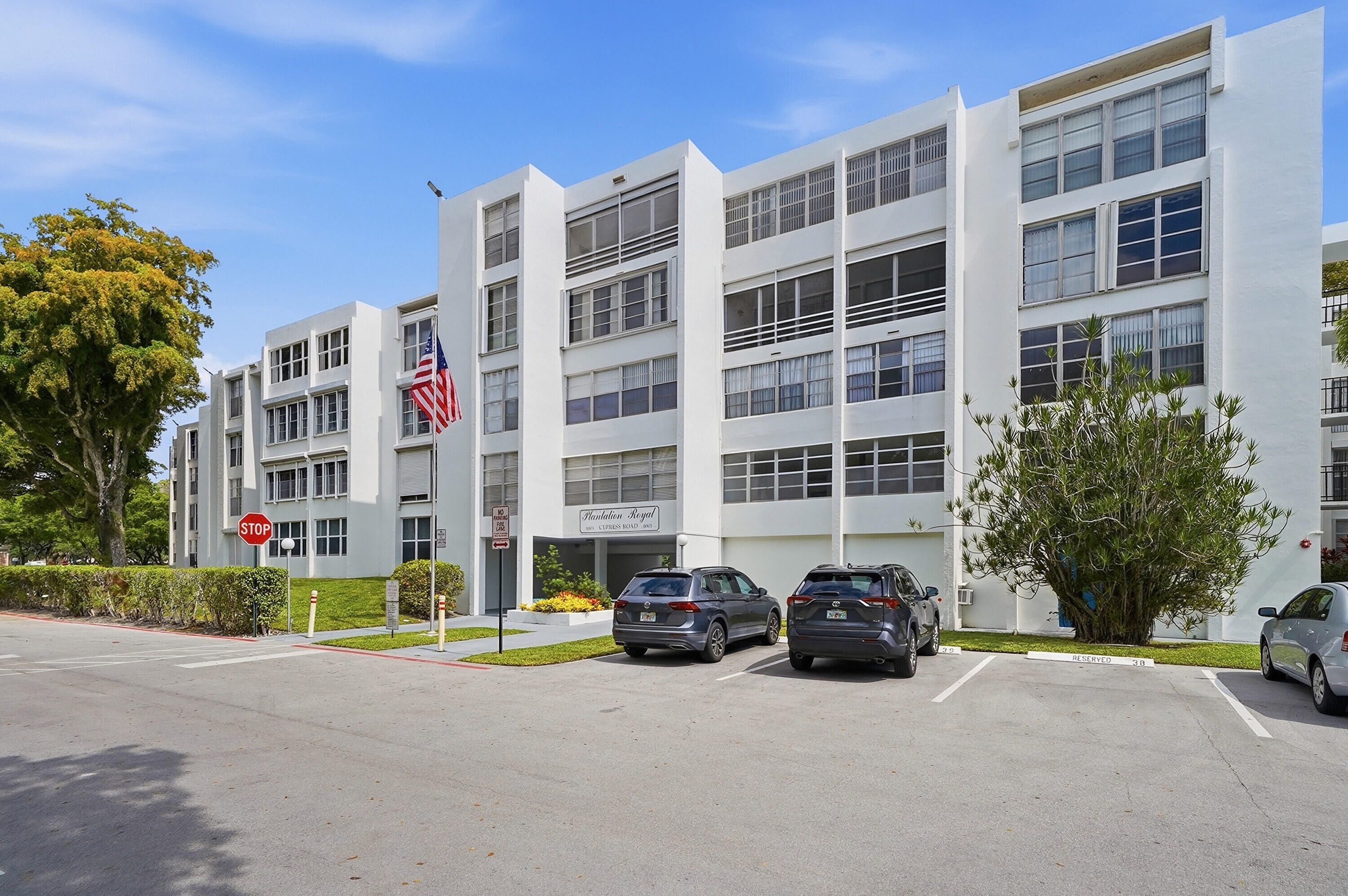 Tucked away in a beautifully maintained atrium-style community in the heart of Plantation, this spacious 1-bedroom, 1.5-bath condo offers the perfect blend of privacy, convenience, and location. Quietly situated off Broward Boulevard in a peaceful residential neighborhood, yet easily accessible to Plantation Preserve Golf Course & Club, Broward Mall & Plantation Walk. Ideal for students commuting to nearby universities or professionals working in downtown Fort Lauderdale who want a more relaxed suburban lifestyle. Community amenities include a sparkling swimming pool, laundry facilities, rec room, and elevator access. A fantastic opportunity to enjoy comfortable South Florida living in an exceptionally convenient location.