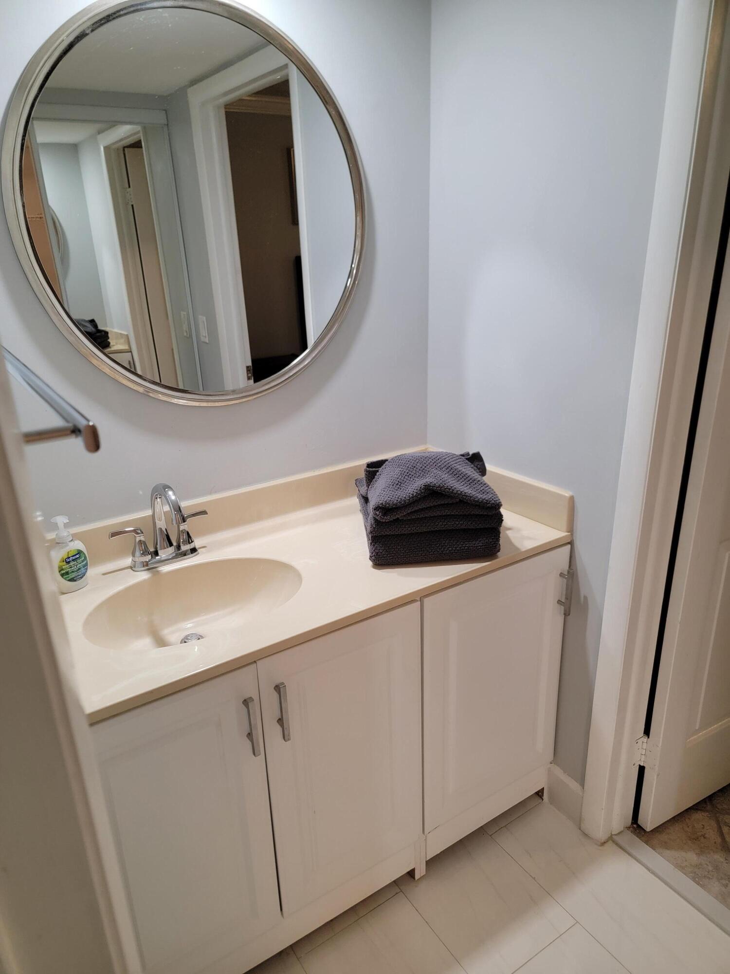 WHITEHALL CONDO OF THE LANDS OF THE PRESIDENT - Residential Lease