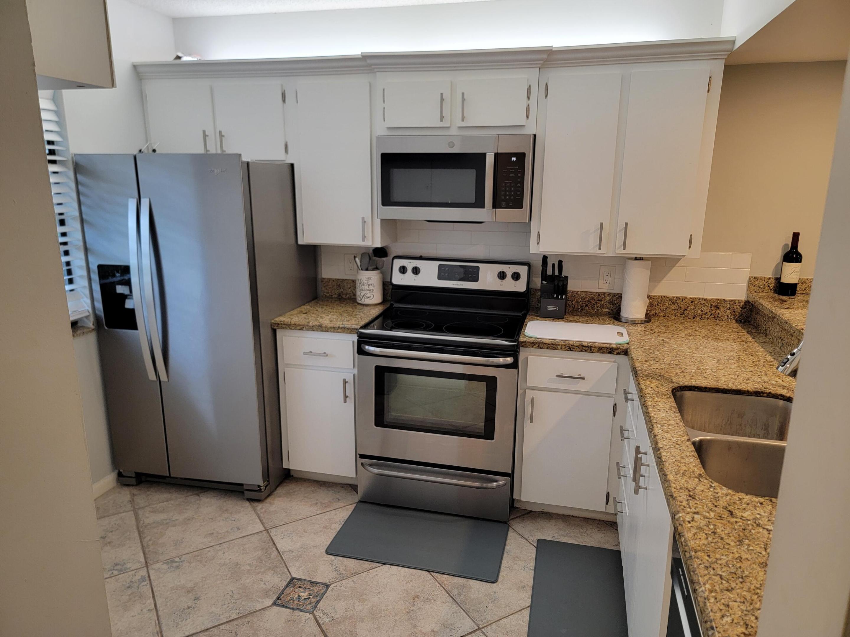 WHITEHALL CONDO OF THE LANDS OF THE PRESIDENT - Residential Lease
