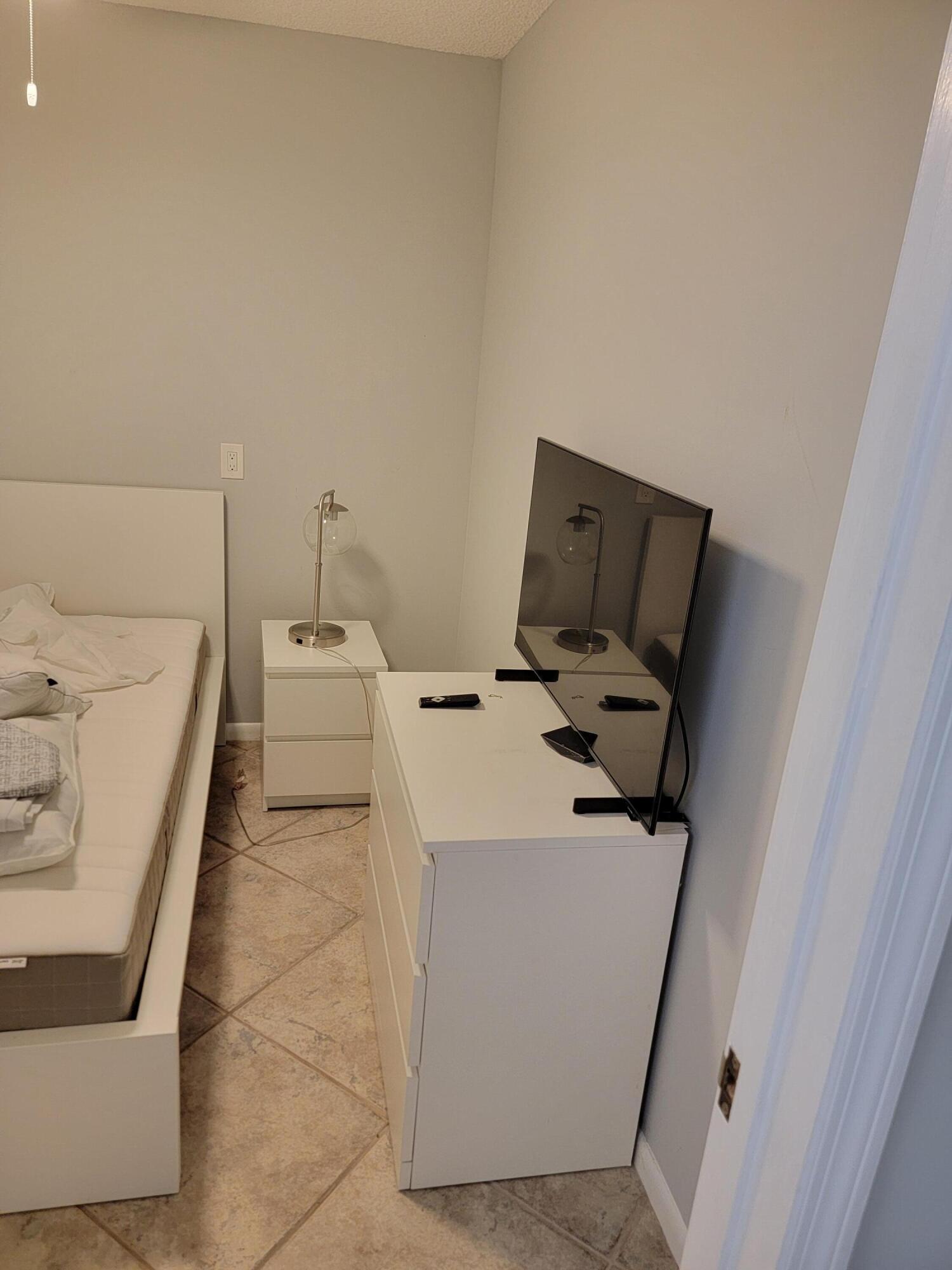 WHITEHALL CONDO OF THE LANDS OF THE PRESIDENT - Residential Lease
