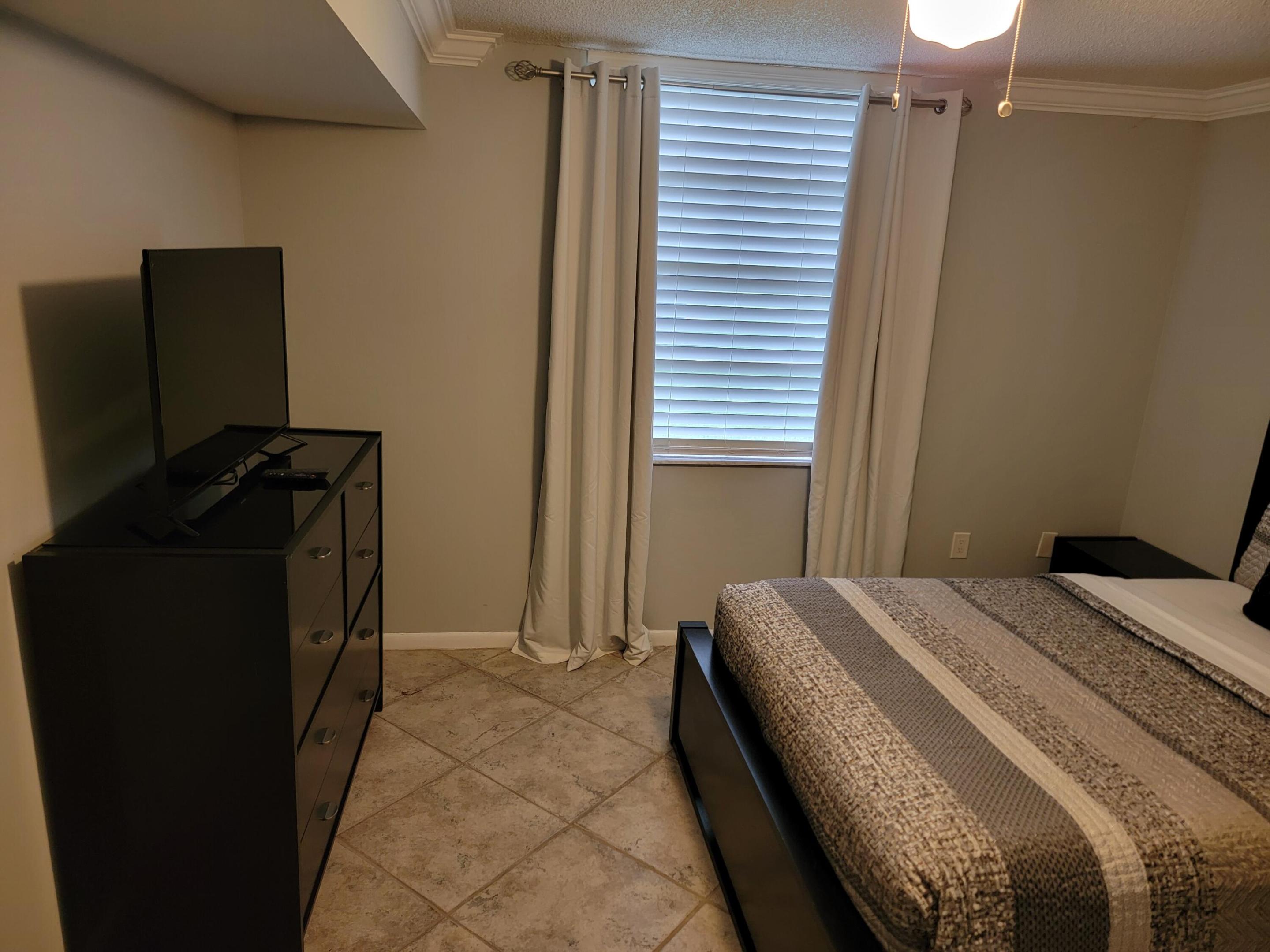 WHITEHALL CONDO OF THE LANDS OF THE PRESIDENT - Residential Lease