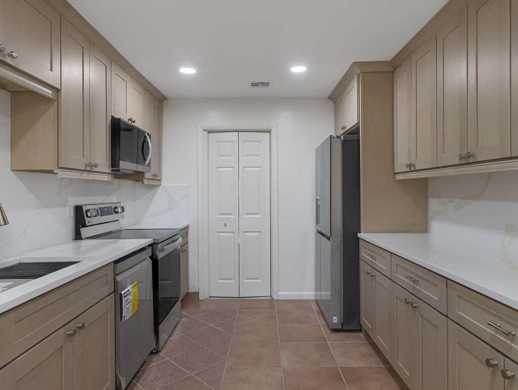PARK MANOR 3 - Residential
