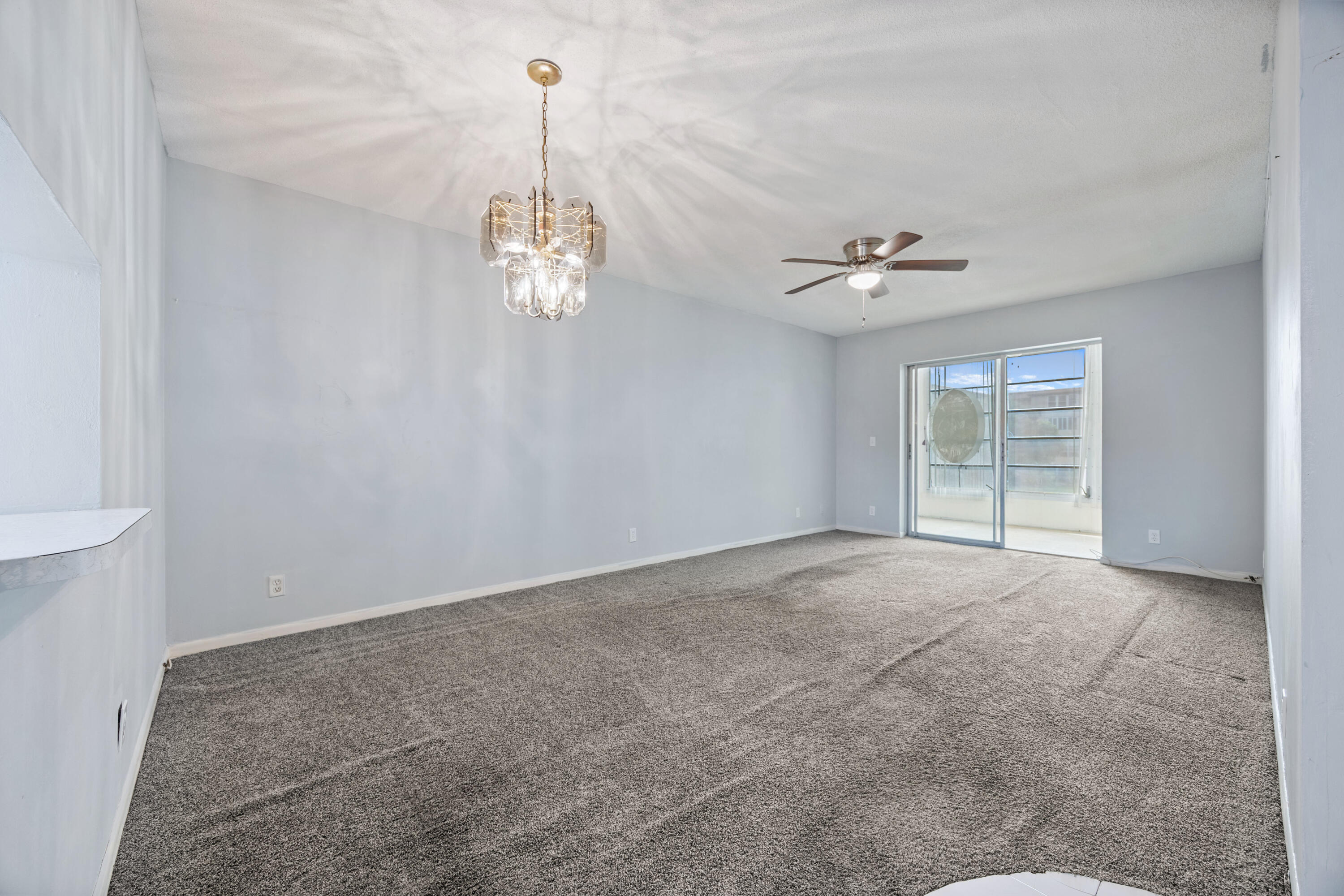 VILLAGE ROYALE ON THE GREEN CONDO - Residential
