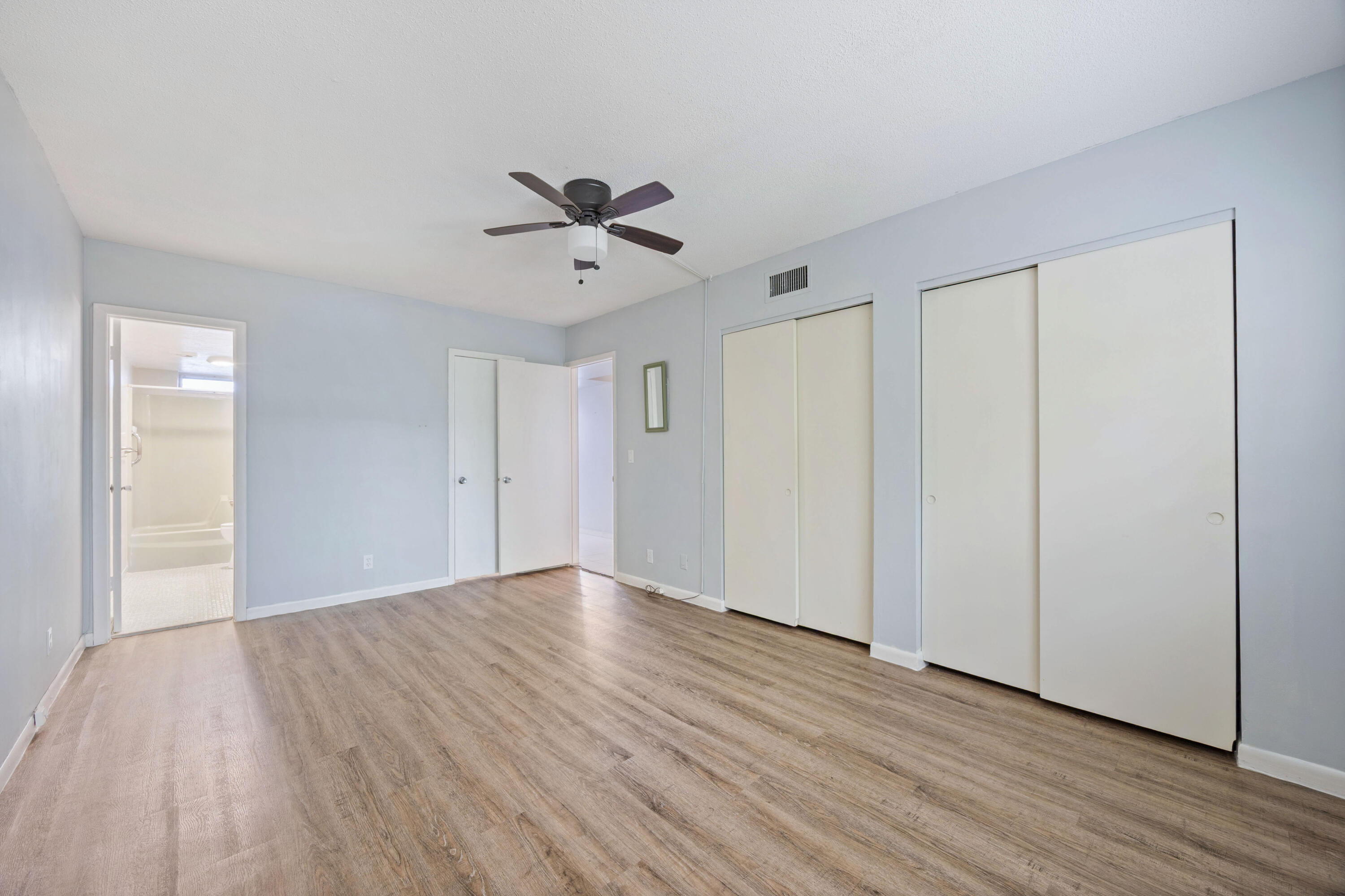 VILLAGE ROYALE ON THE GREEN CONDO - Residential
