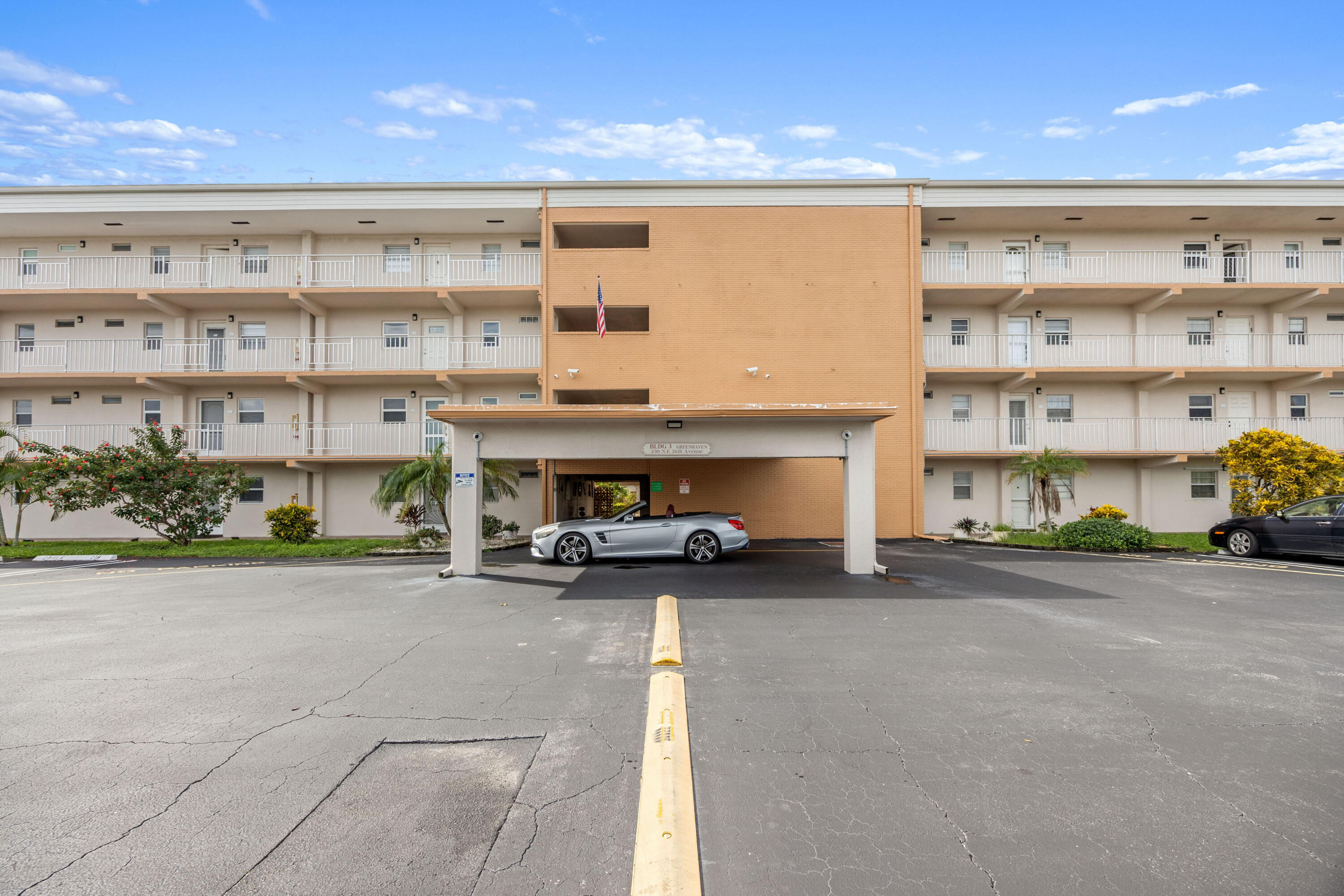 Ready for New Owners to make it their own! 1 bedroom, 1.5 bathroom 2nd floor unit in elevator building, offers a blank canvas to create your own tranquil paradise in Village Royale. Village Royale is an adult active community that offers amenities to include but not limited to a fabulous clubhouse, 2 community pools, bocce courts, tennis courts & so much more to enjoy all year round or just for the season. Property is need of TLC. Buyers must have 650 credit score, per association requiremen.