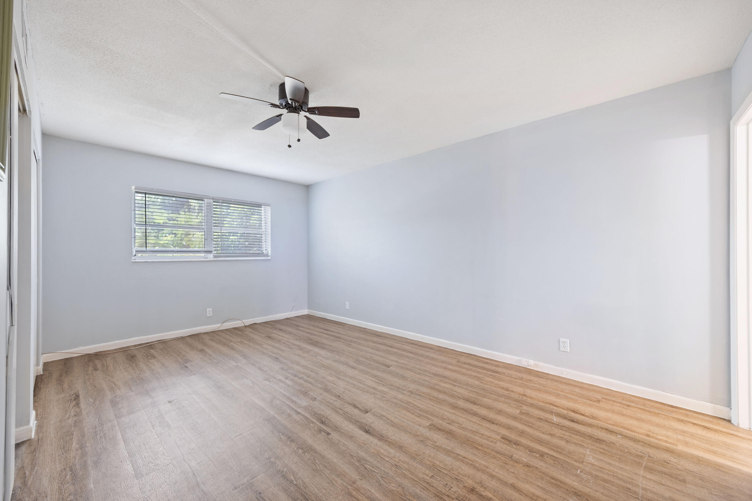 VILLAGE ROYALE ON THE GREEN CONDO - Residential