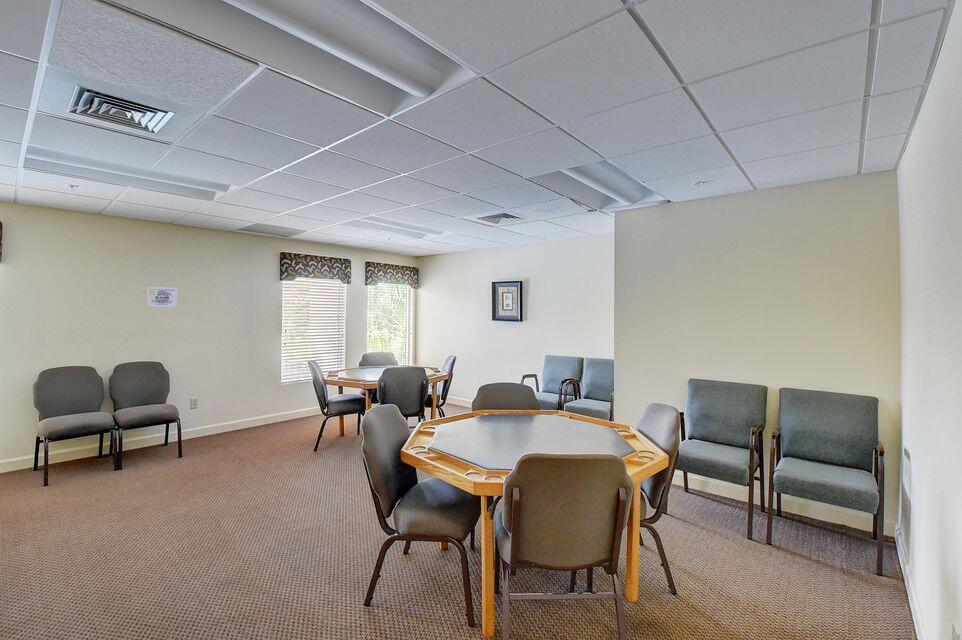 VILLAGE ROYALE ON THE GREEN CONDO - Residential