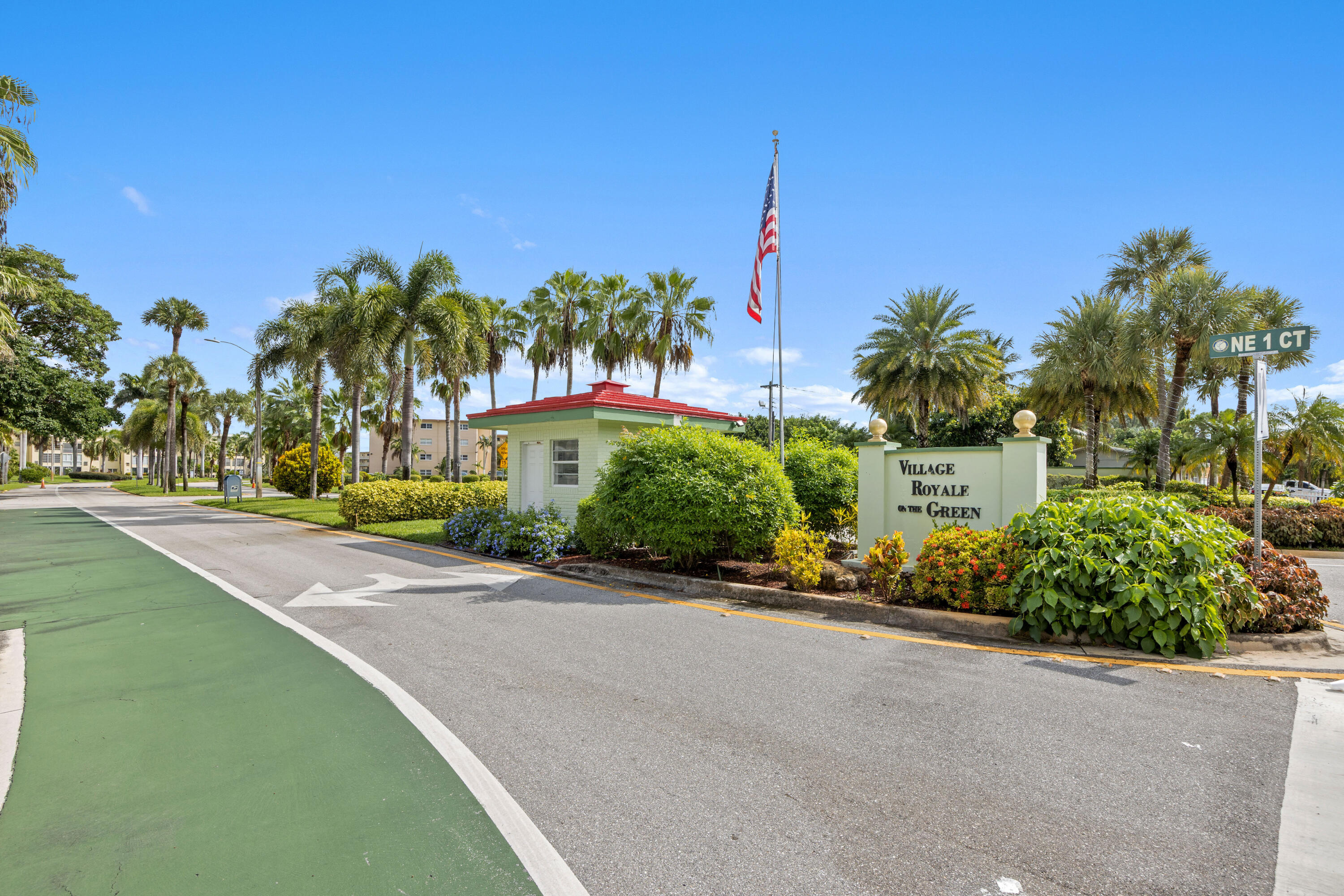 VILLAGE ROYALE ON THE GREEN CONDO - Residential