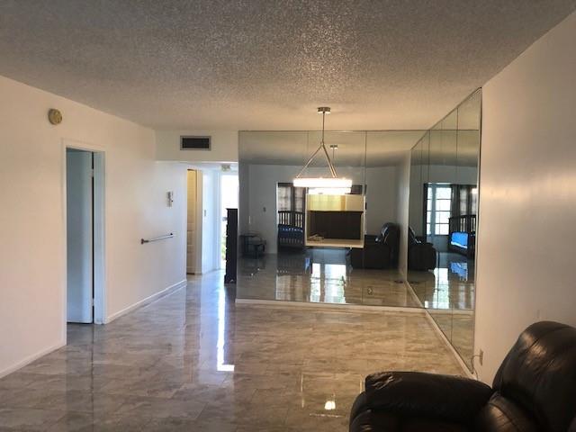 Oriole Golf and Tennis - Residential