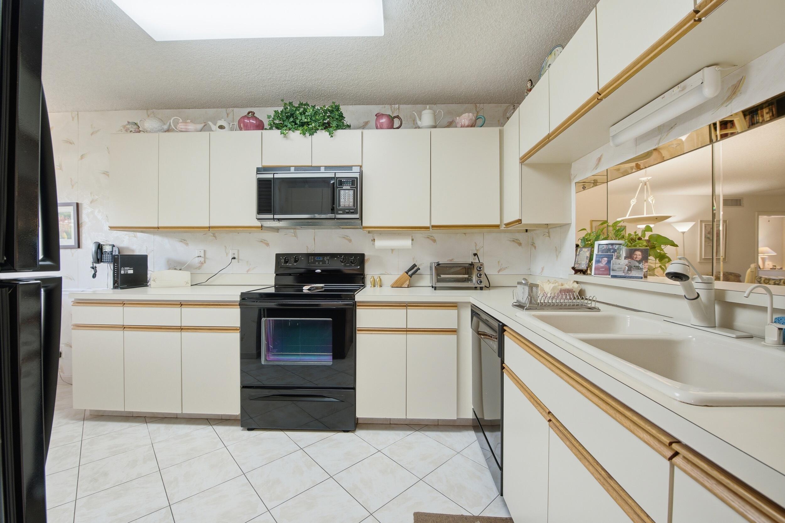 WATERSEDGE AT THE LAKES OF DELRAY CONDO C - Residential