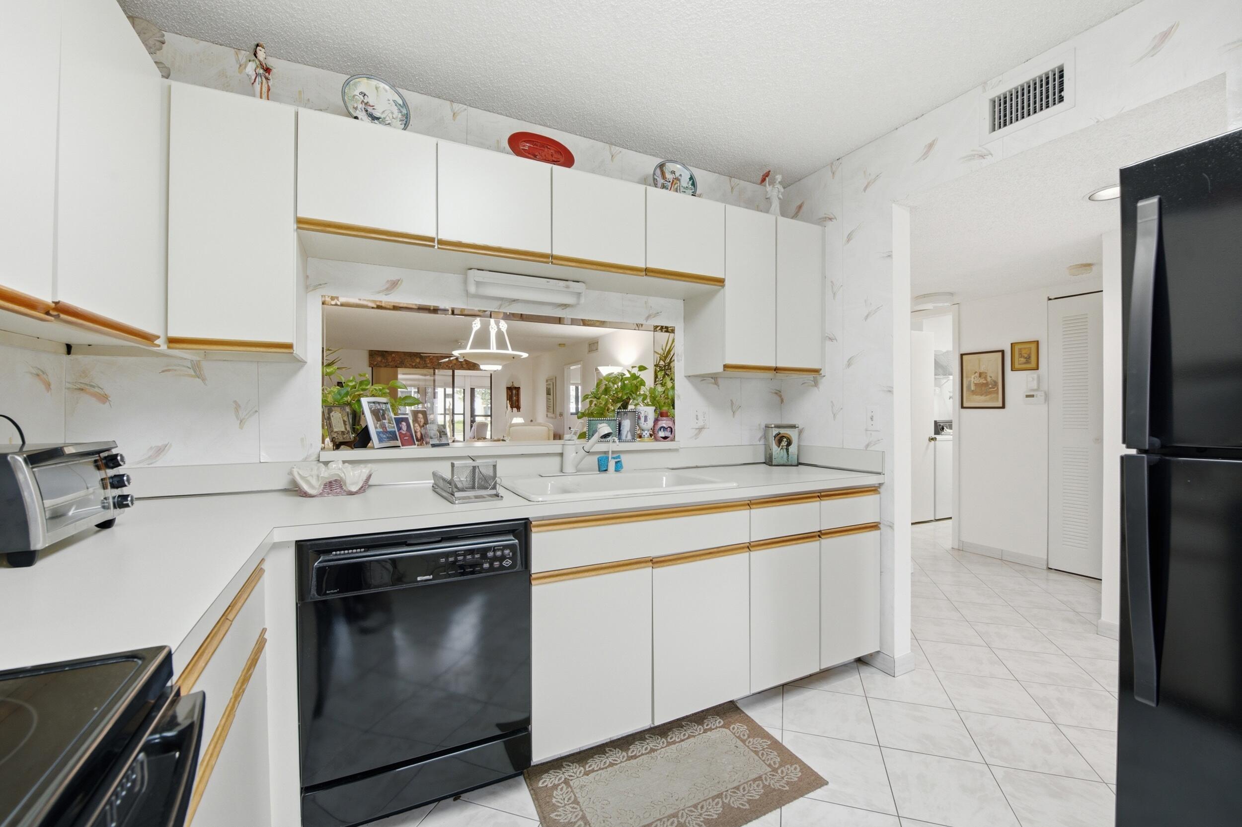 WATERSEDGE AT THE LAKES OF DELRAY CONDO C - Residential