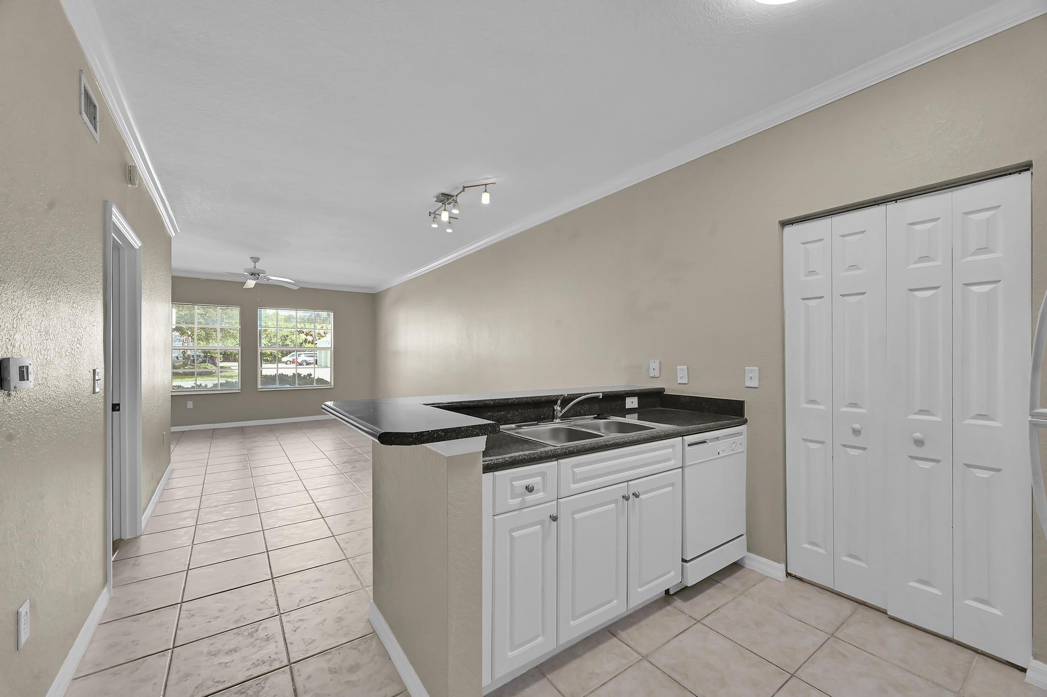 THE ESTATES AT STUART CONDO - Residential Lease