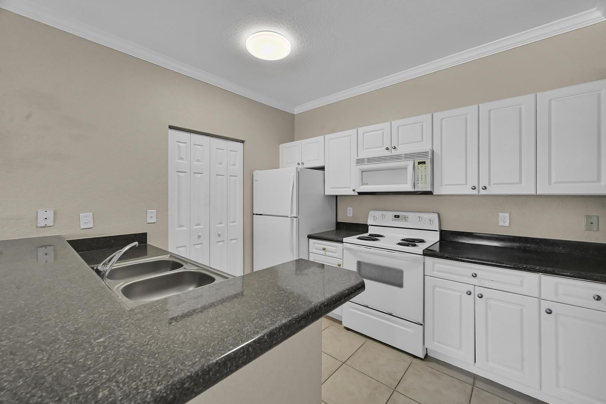 THE ESTATES AT STUART CONDO - Residential Lease