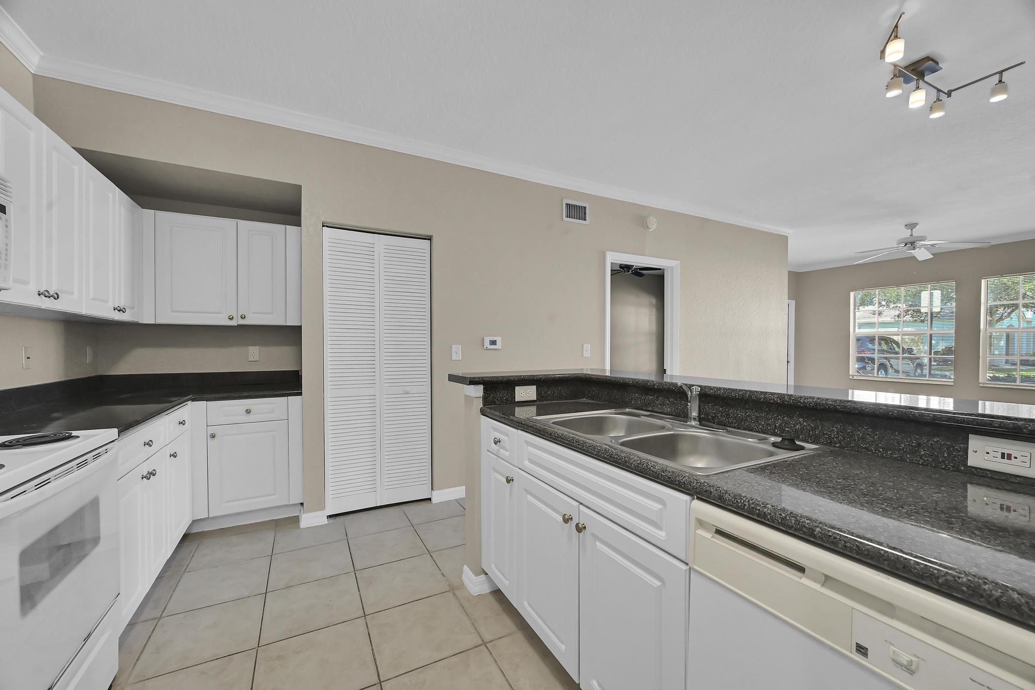 THE ESTATES AT STUART CONDO - Residential Lease
