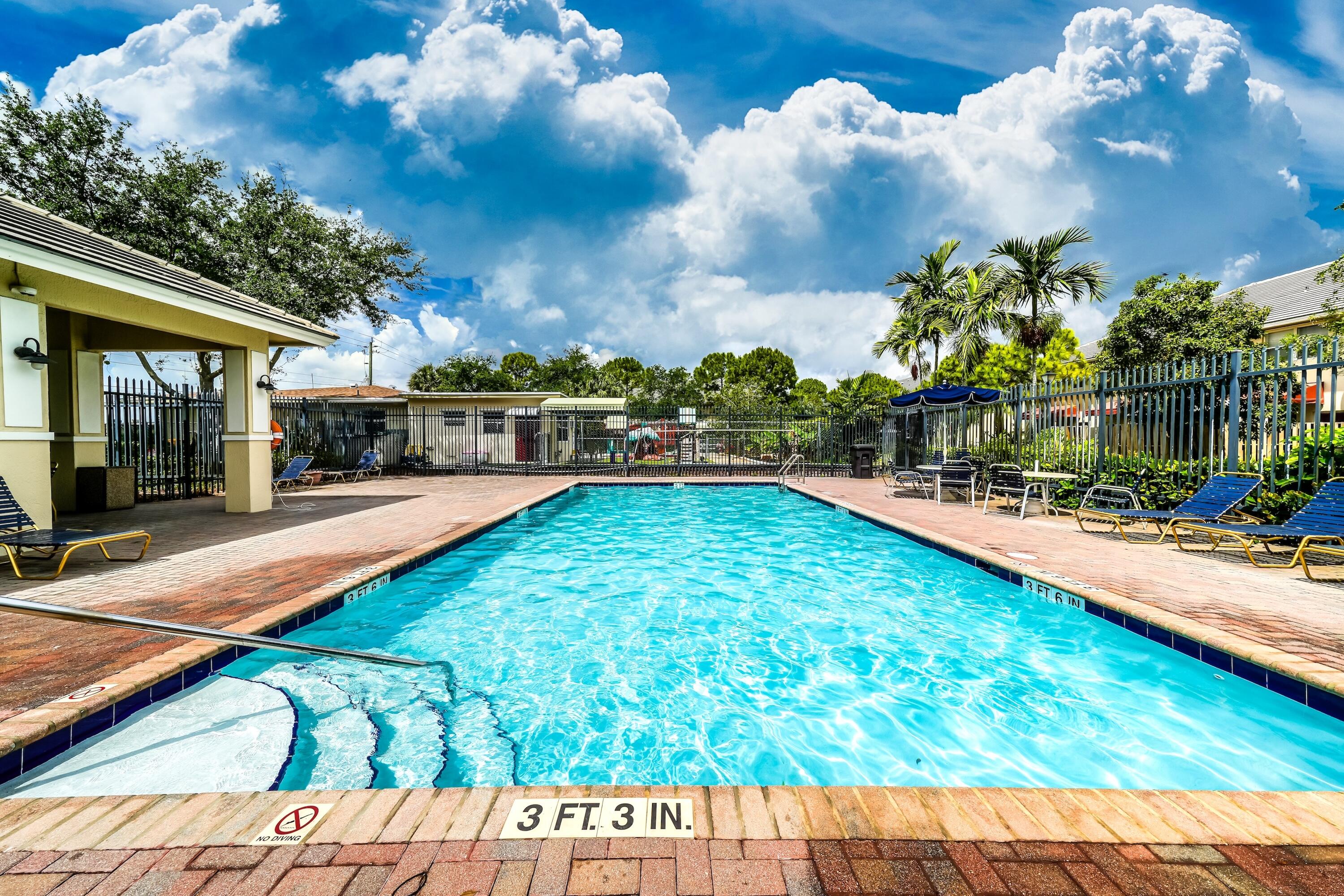 CARRIAGE HOMES AT BENTLEY PARK - Residential