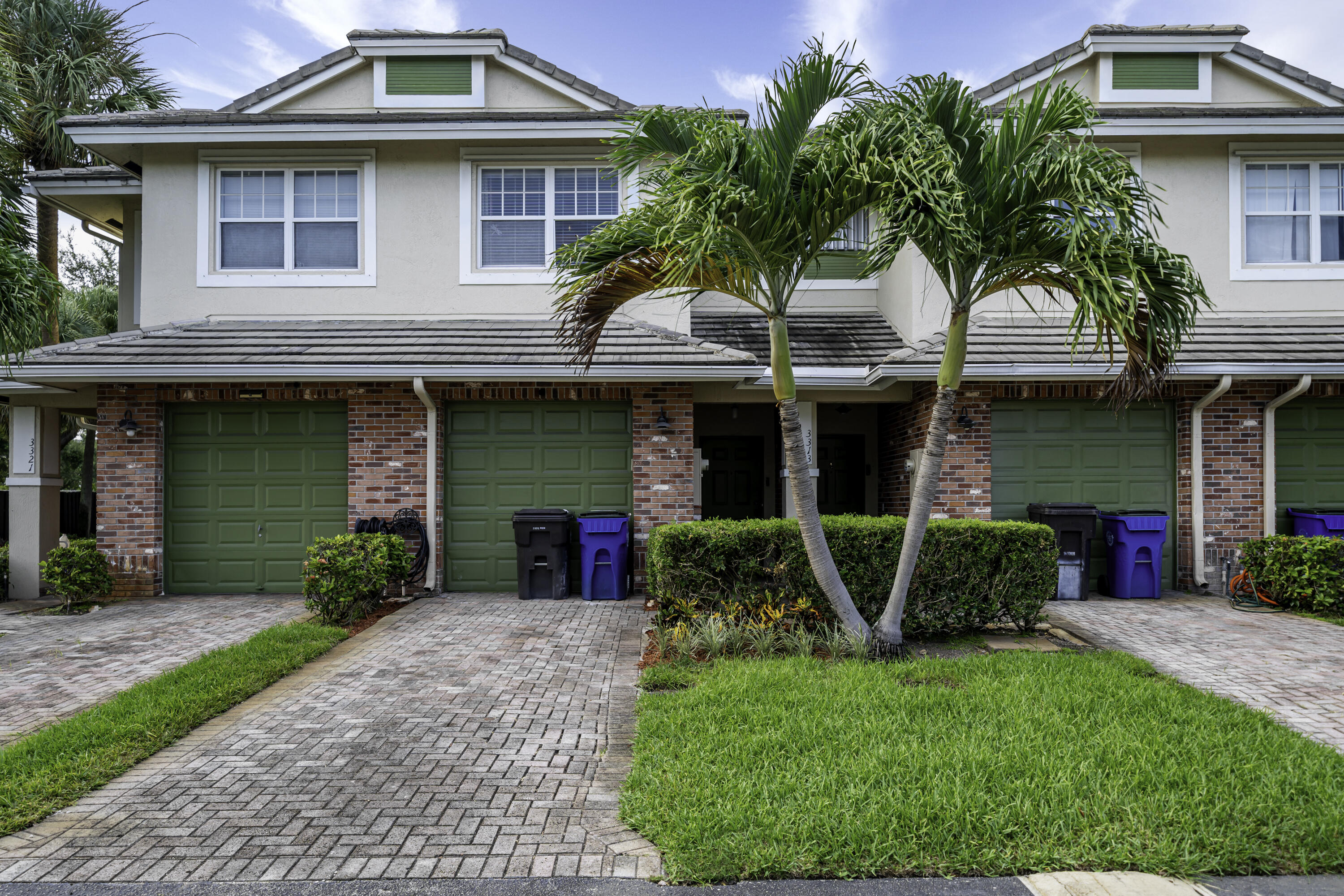 CARRIAGE HOMES AT BENTLEY PARK - Residential