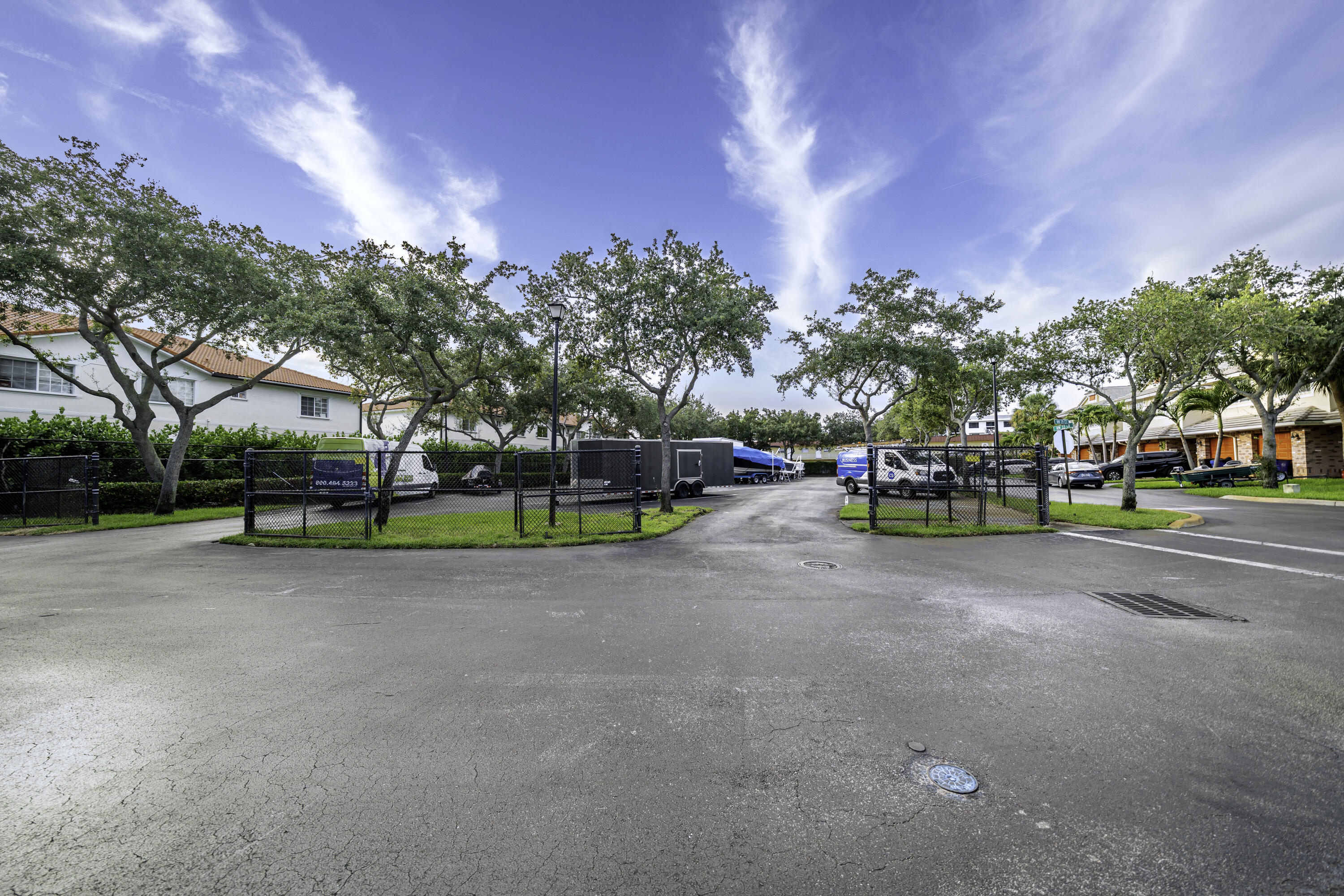 CARRIAGE HOMES AT BENTLEY PARK - Residential