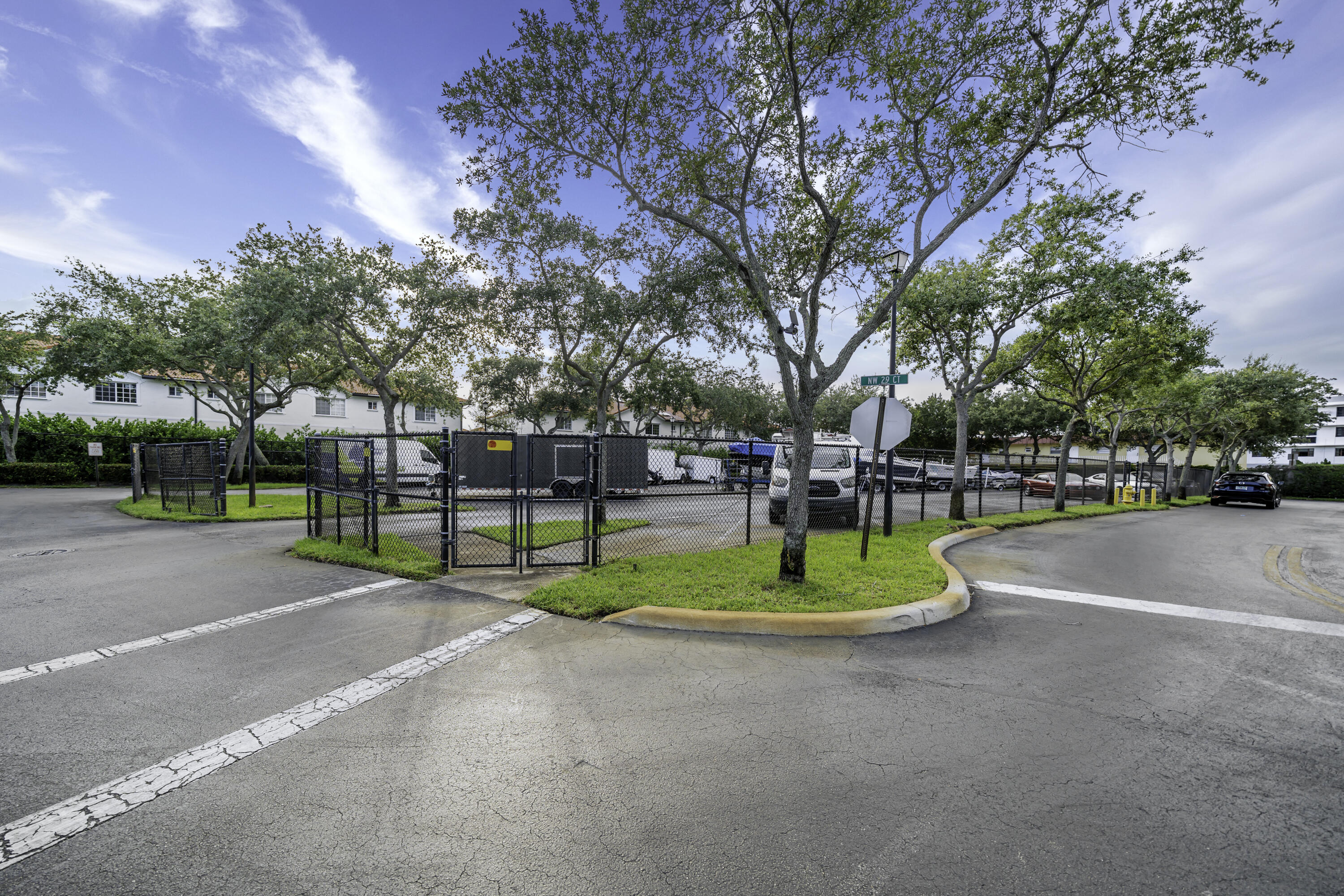 CARRIAGE HOMES AT BENTLEY PARK - Residential