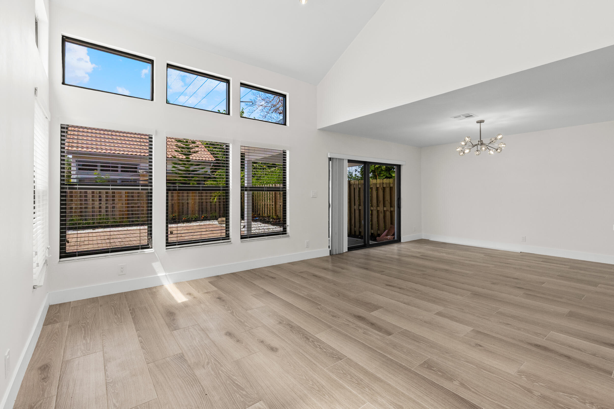 WIMBLEDON VILLAS OF VIA VERDE - Residential