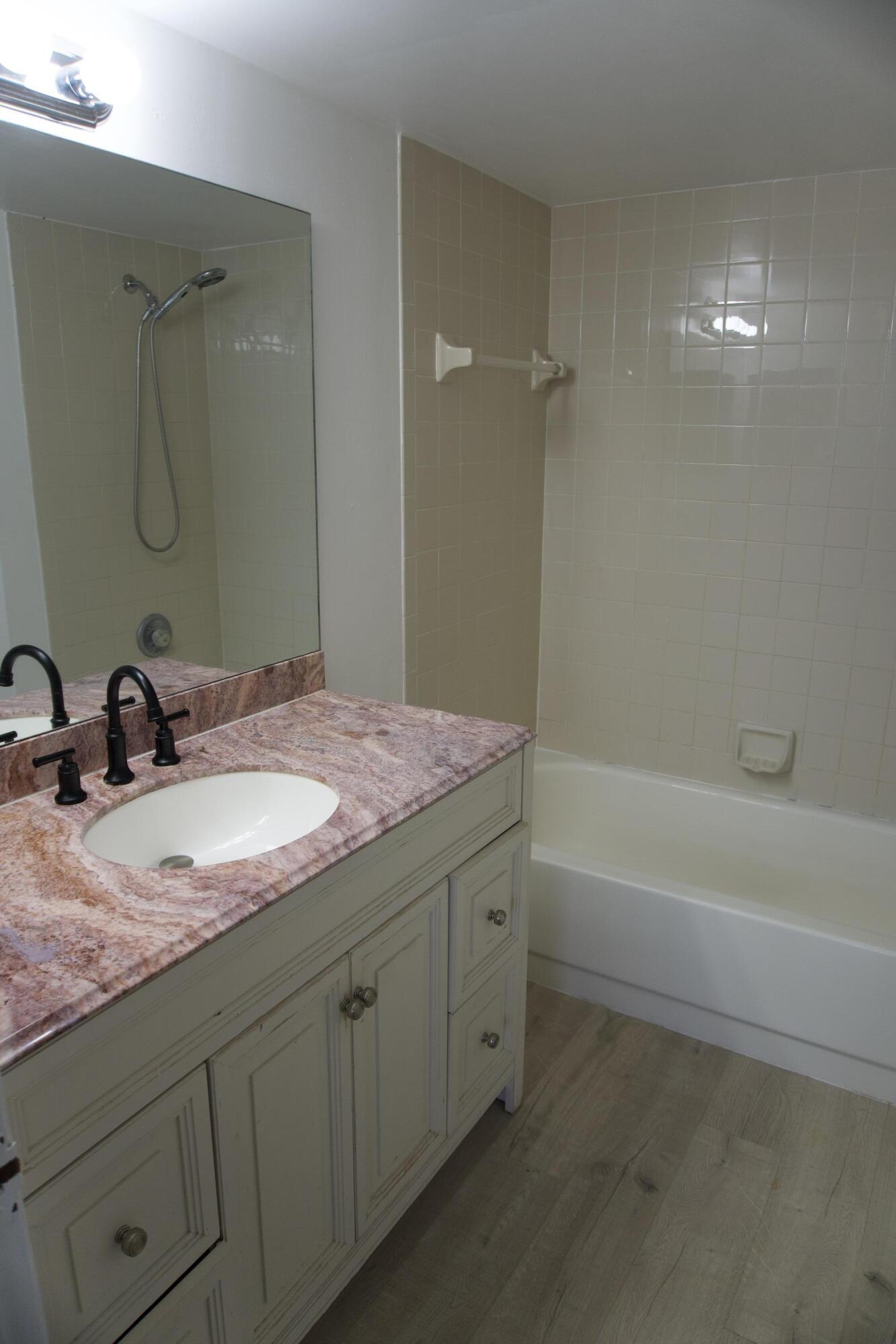 LAKE POINTE CONDOMINIUM NO - Residential Lease