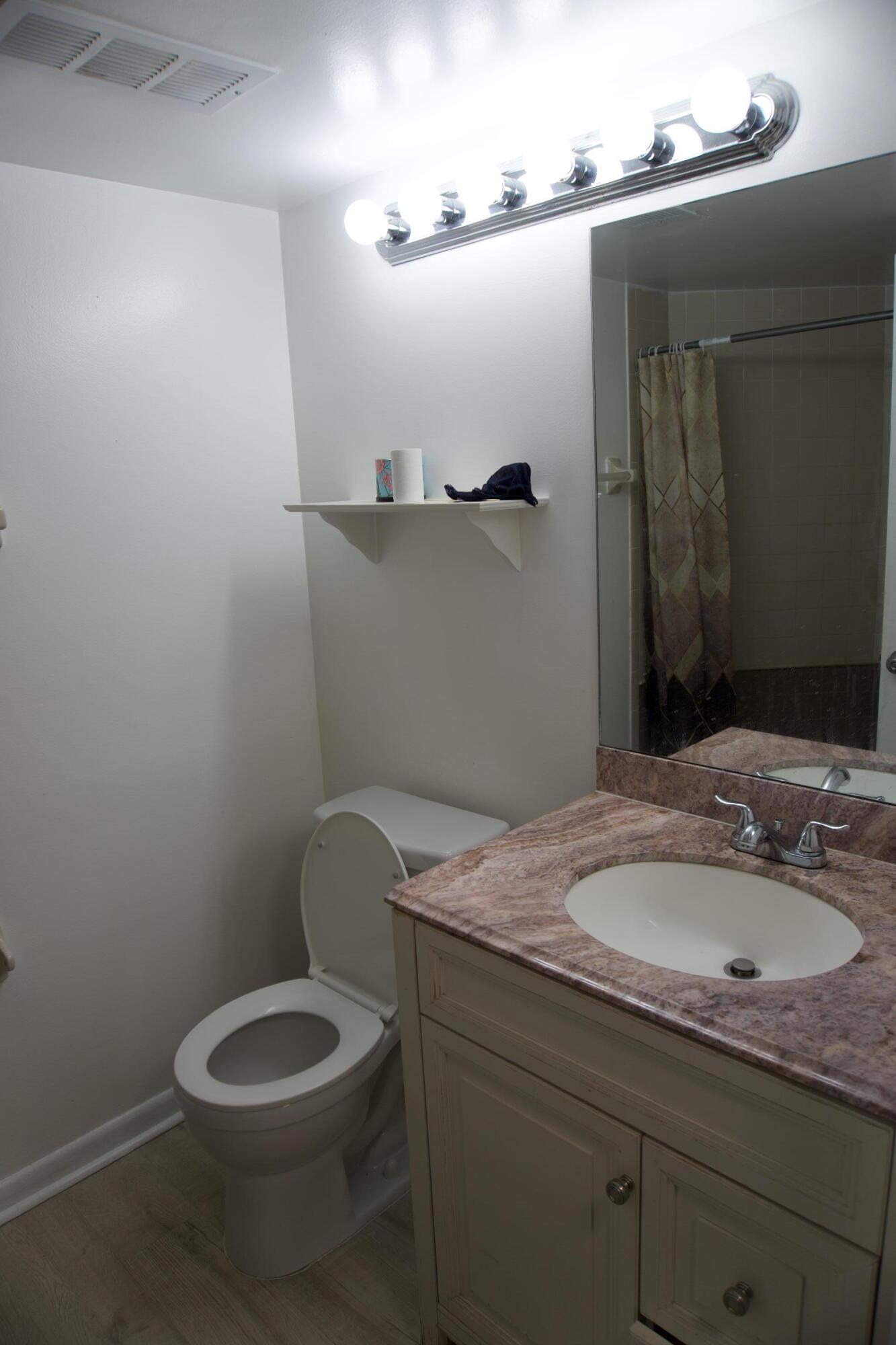 LAKE POINTE CONDOMINIUM NO - Residential Lease
